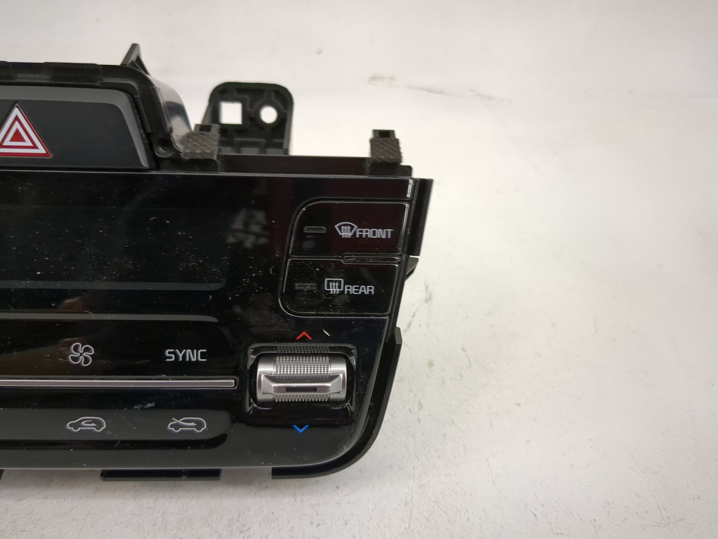 2021 Kia Sorento Climate Control Module Temperature AC/Heater Replacement P/N:97250-P4220 Fits OEM Used Auto Parts - Oemused