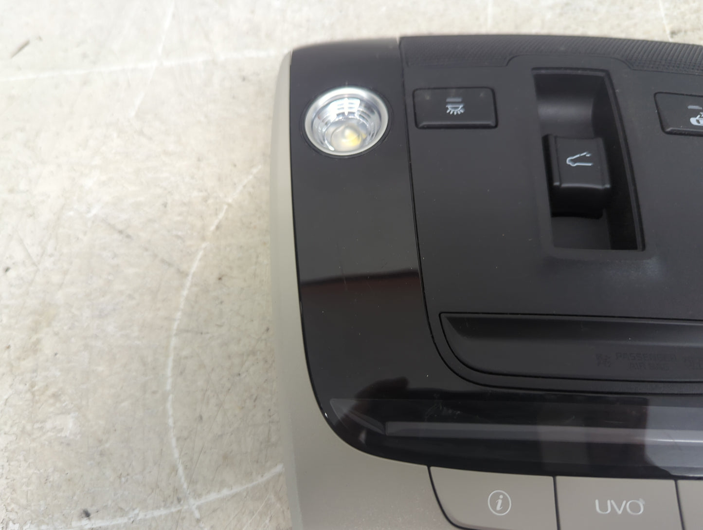 2021-2021 Kia Sorento Overhead Console W/rear Climate Control 1482735 - Oemusedautoparts1.com