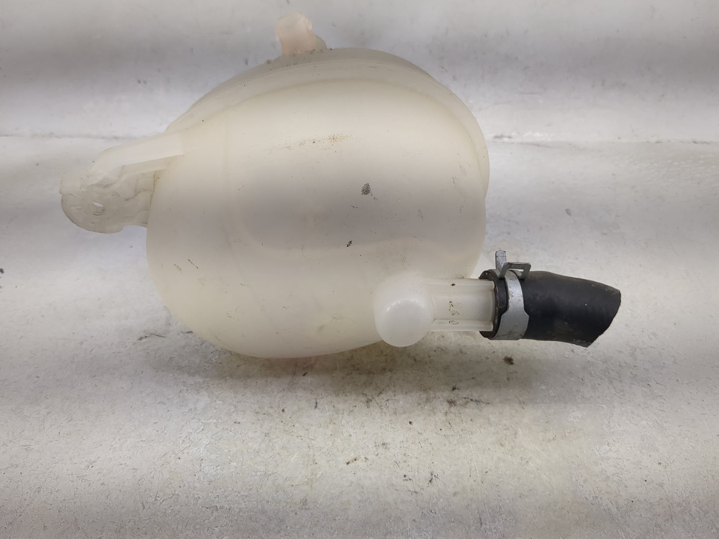 2021-2021 Kia Sorento Radiator Coolant Overflow Expansion Tank Bottle - Oemusedautoparts1.com