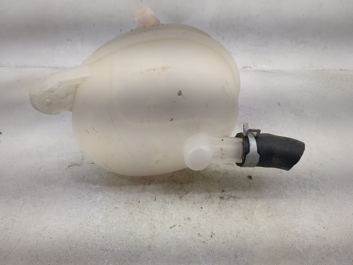 2021-2021 Kia Sorento Radiator Coolant Overflow Expansion Tank Bottle - Oemusedautoparts1.com