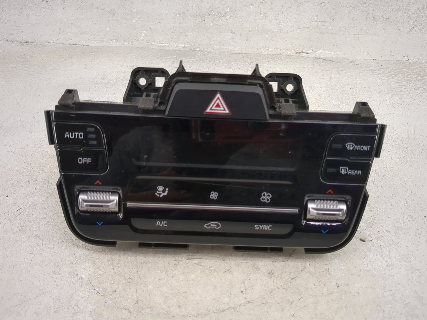 2021 Kia Sorento Climate Control Module Temperature AC/Heater Replacement P/N:97250-P2XXX Fits OEM Used Auto Parts - Oemused
