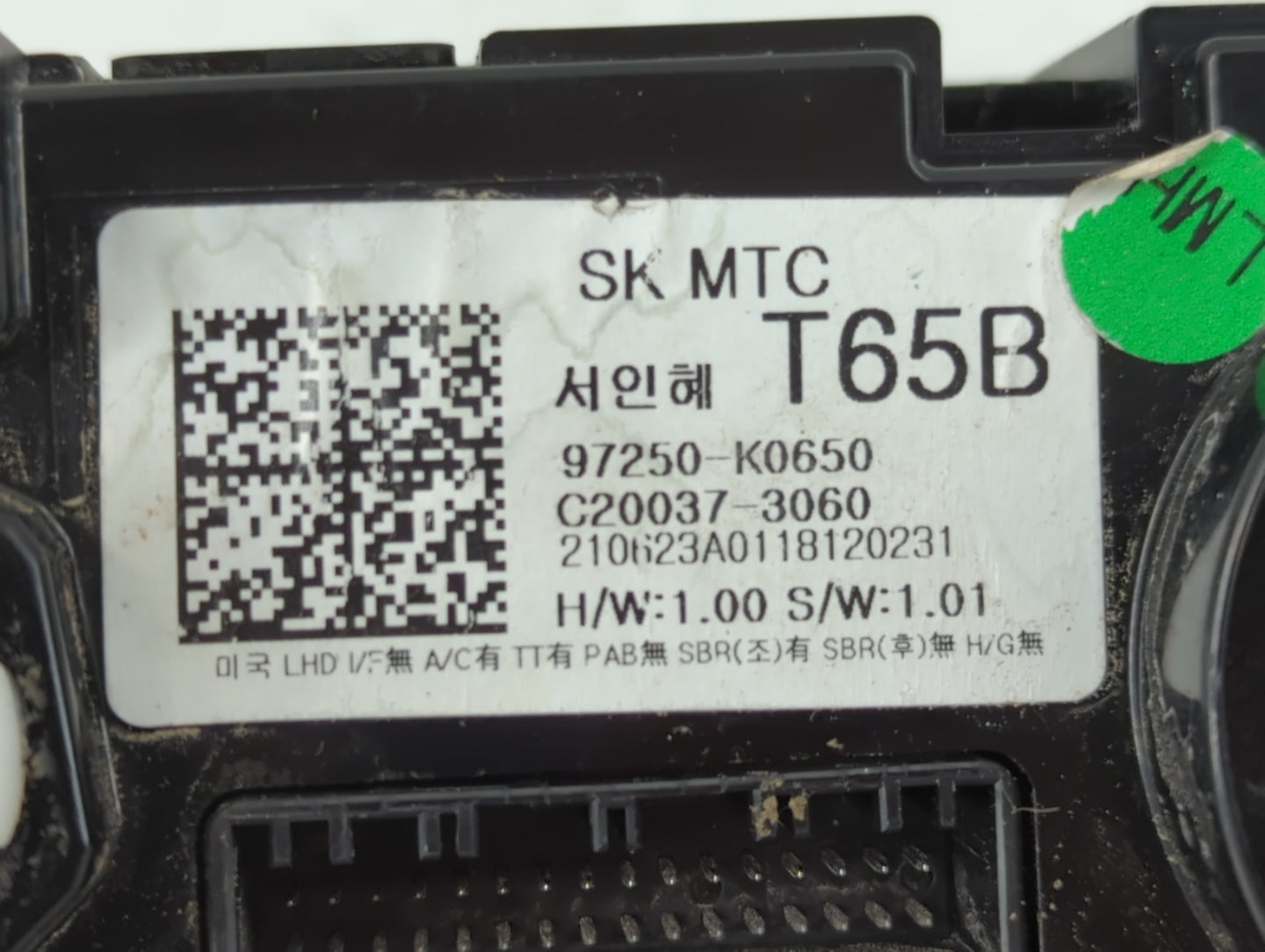 2020-2021 Kia Soul Climate Control Module Temperature AC/Heater Replacement P/N:97250-K0650 Fits Fits 2020 2021 OEM Used Aut