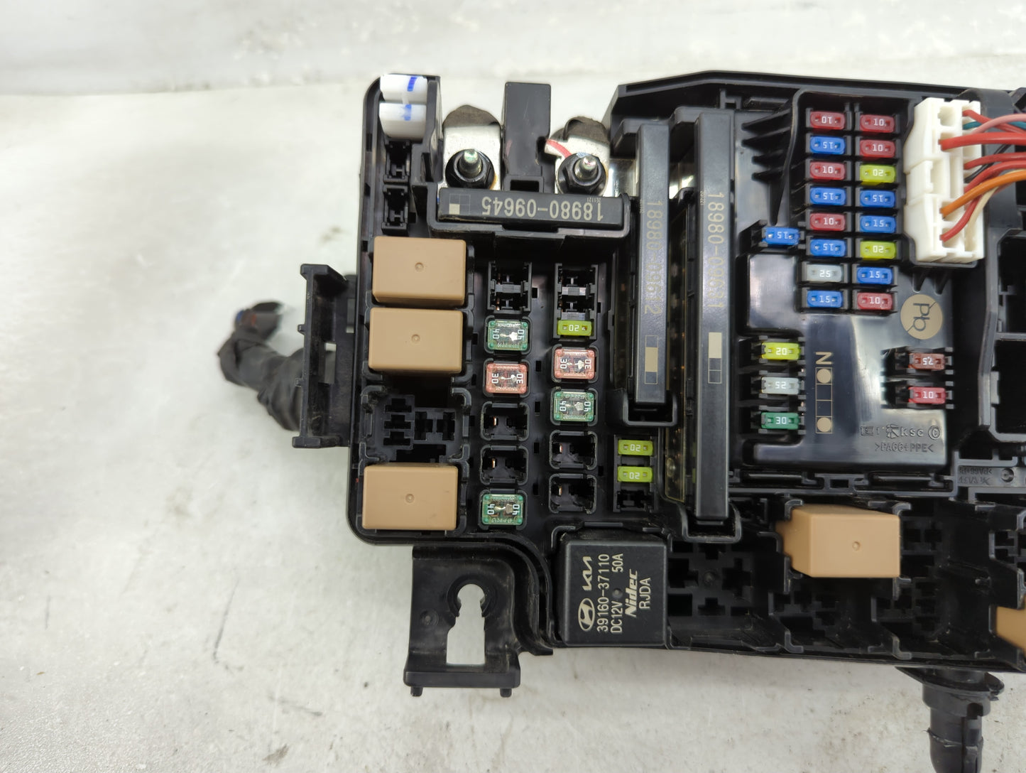 2022 Kia Soul Fusebox Fuse Box Panel Relay Module P/N:18980-09645 18980-09631, 18980-09612, 91956-M7520, 39160-37110 Fits OE