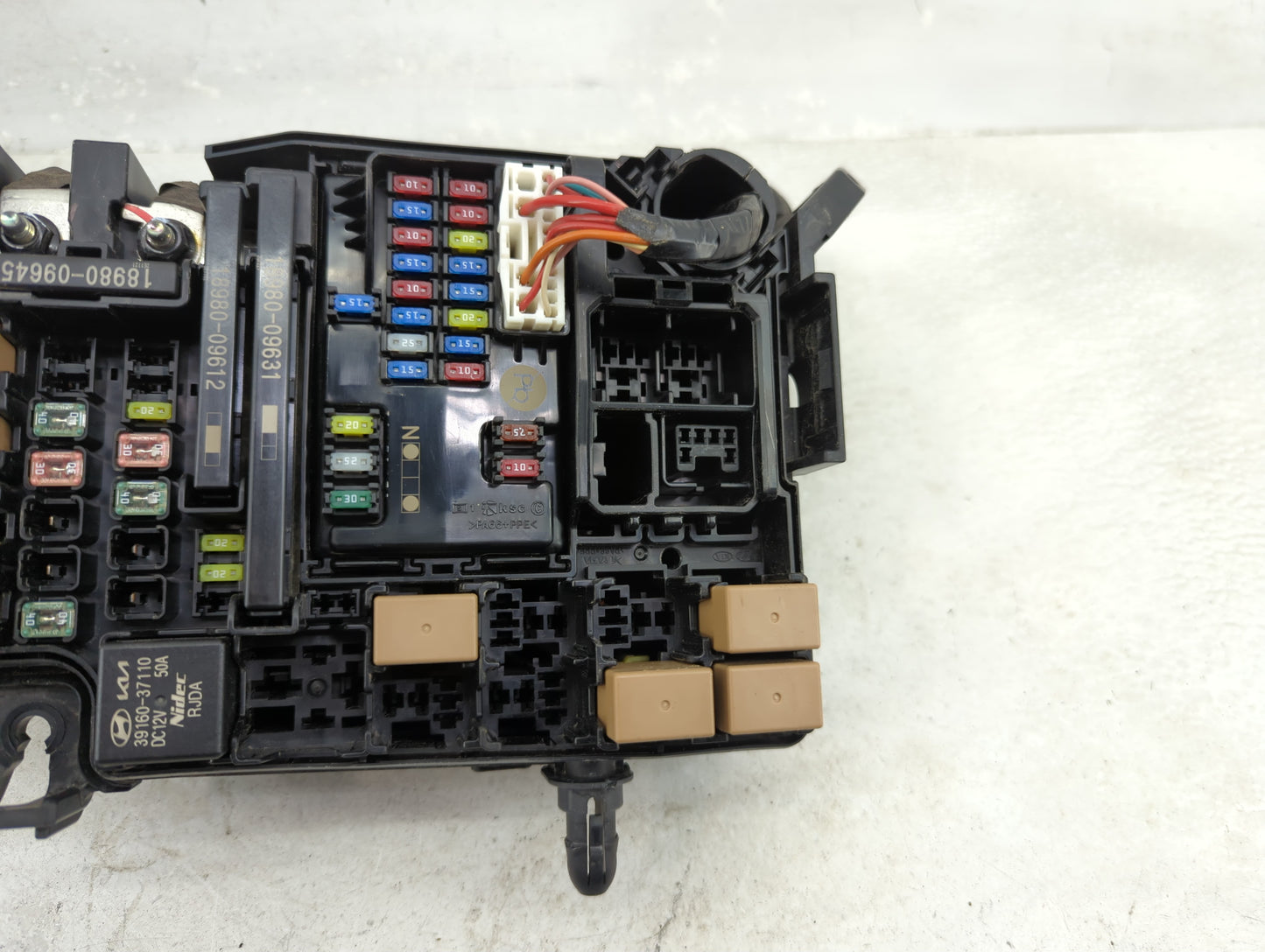 2022 Kia Soul Fusebox Fuse Box Panel Relay Module P/N:18980-09645 18980-09631, 18980-09612, 91956-M7520, 39160-37110 Fits OE