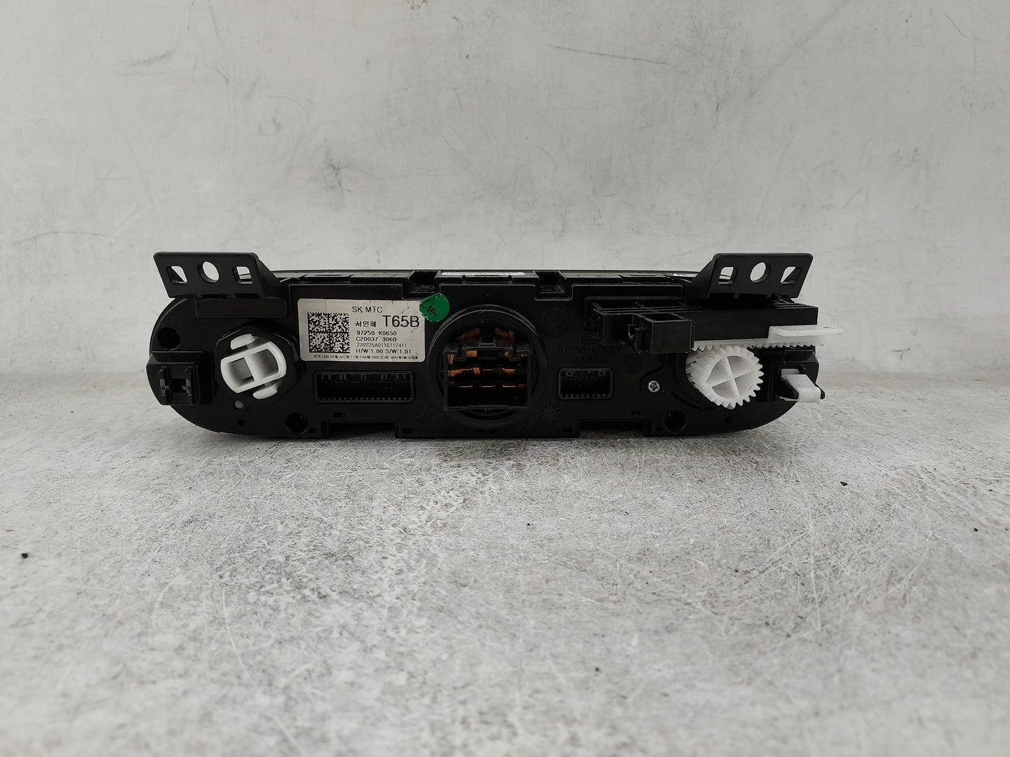 2020-2021 Kia Soul Climate Control Module Temperature AC/Heater Replacement P/N:97250-K0650 C20037-3060 Fits Fits 2020 2021 
