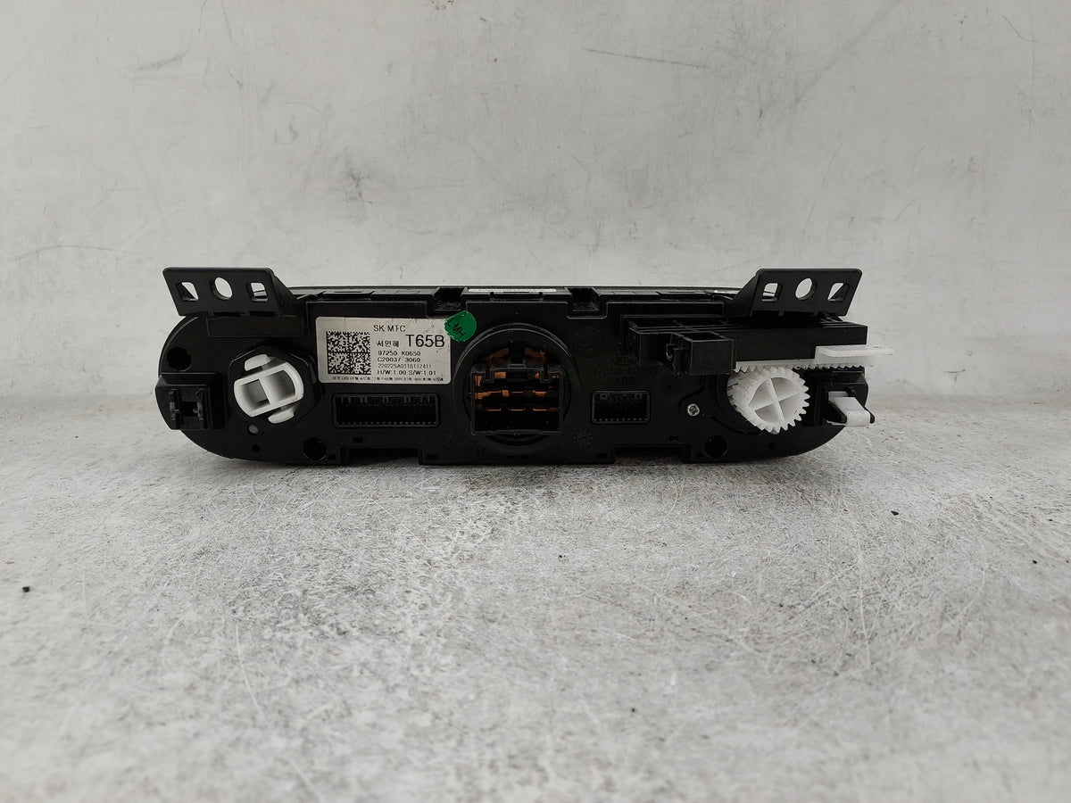 2020-2021 Kia Soul Climate Control Module Temperature AC/Heater Replacement P/N:97250-K0650 C20037-3060 Fits Fits 2020 2021 