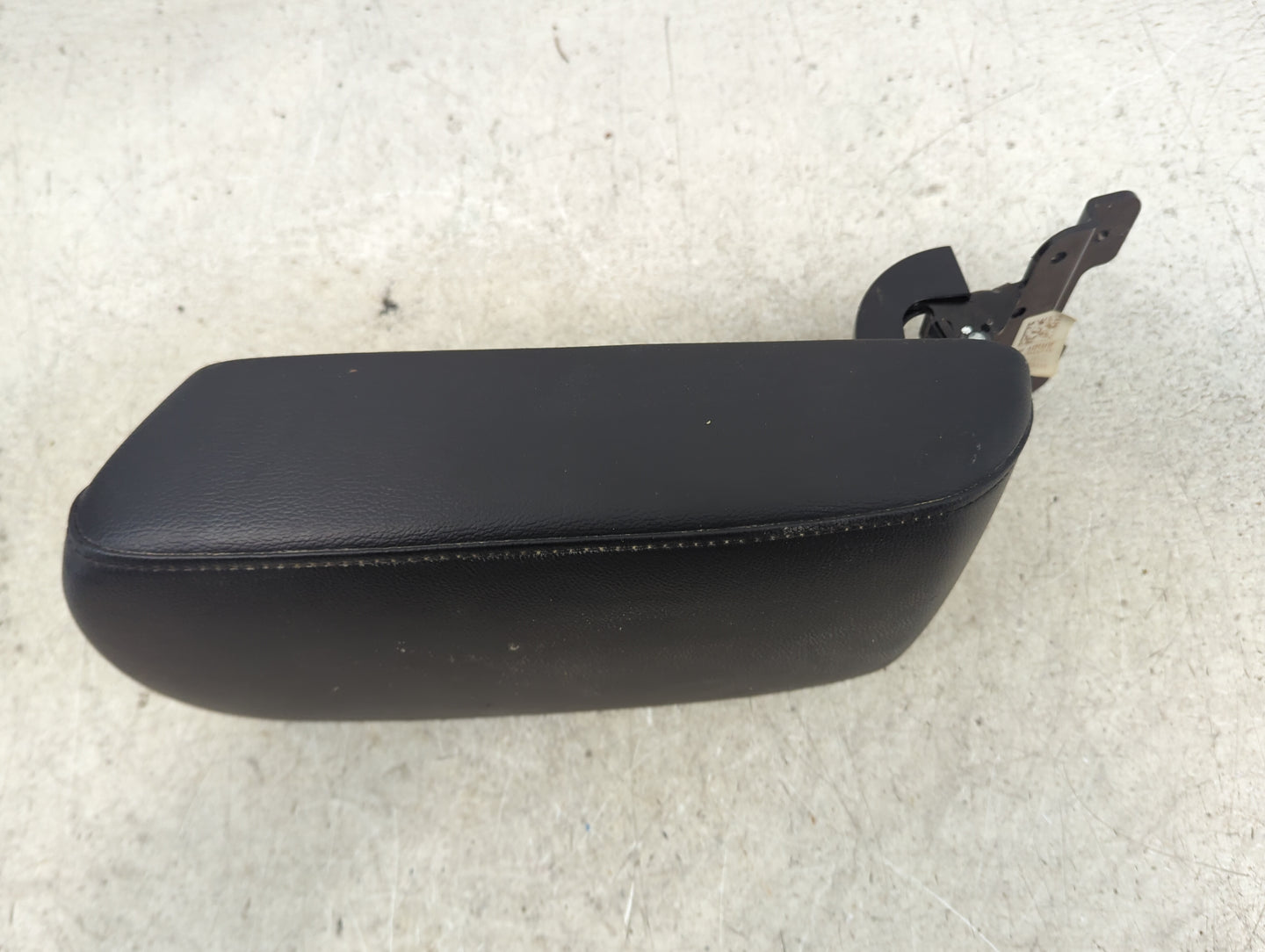 2022 Kia Soul Center Console Armrest Cover Lid Fits OEM Used Auto Parts - Oemusedautoparts1.com