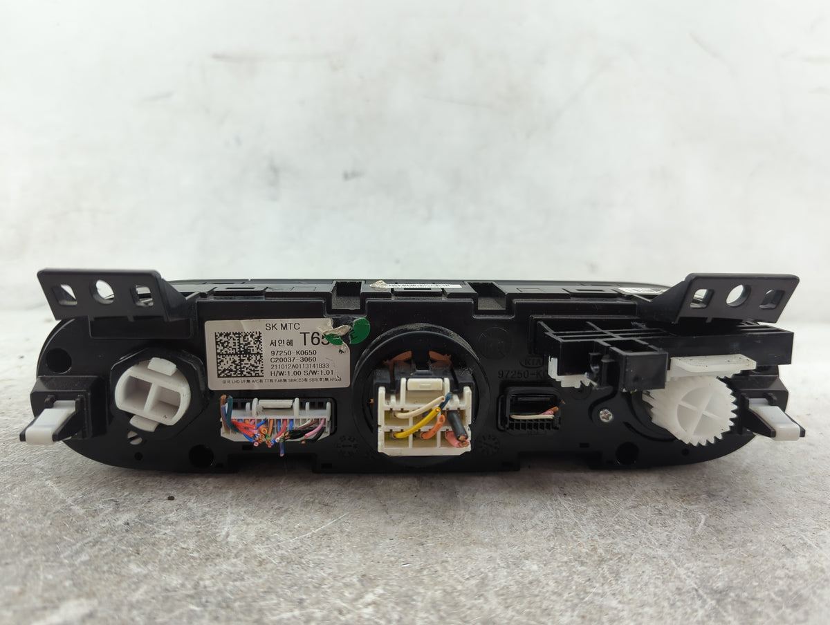 2020-2021 Kia Soul Climate Control Module Temperature AC/Heater Replacement P/N:97250-K0650 C20037-3060 Fits Fits 2020 2021 