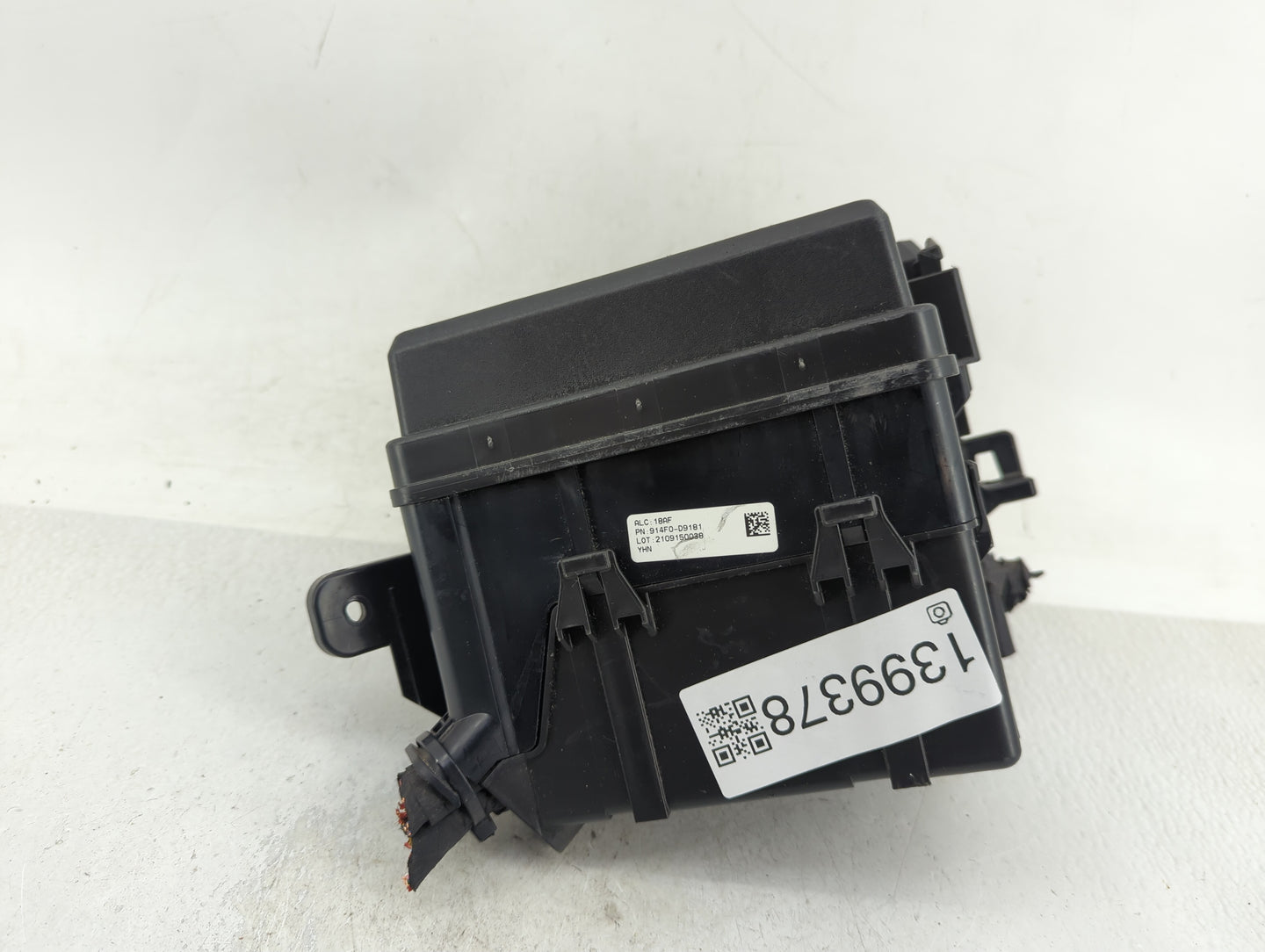 2020-2021 Kia Sportage Fusebox Fuse Box Panel Relay Module P/N:914F0-D9181 Fits Fits 2020 2021 OEM Used Auto Parts - Oemused