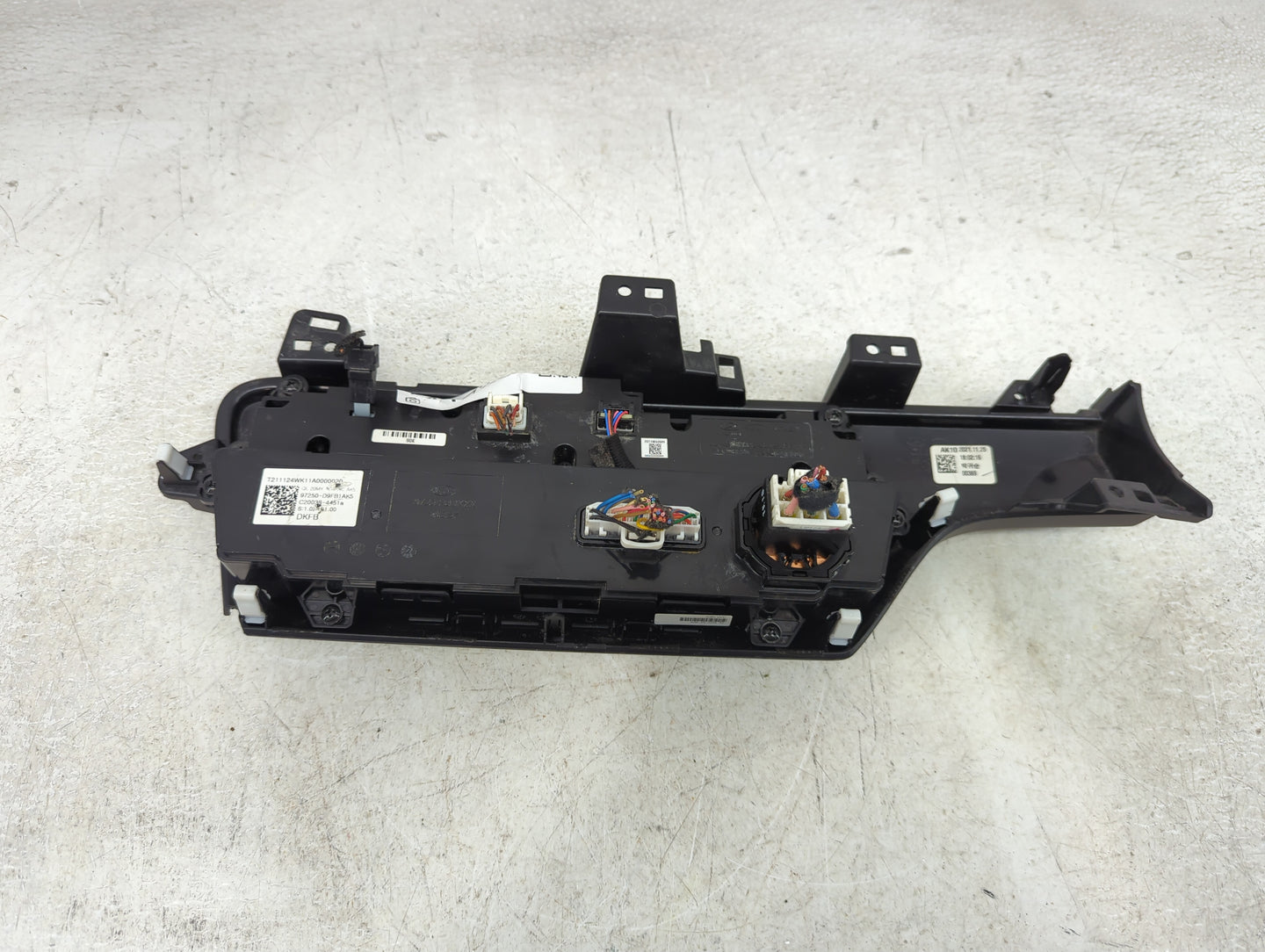 2022 Kia Sportage Climate Control Module Temperature AC/Heater Replacement P/N:97250-D9FB1AK5 Fits OEM Used Auto Parts - Oem