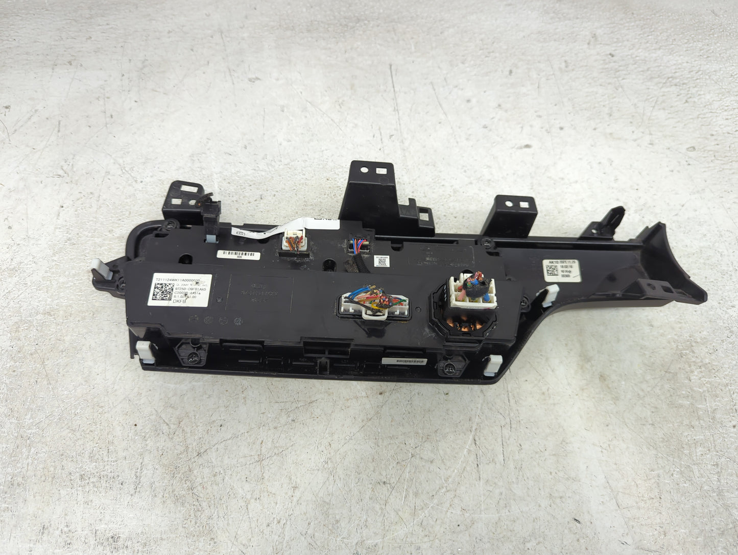 2022 Kia Sportage Climate Control Module Temperature AC/Heater Replacement P/N:97250-D9FB1AK5 Fits OEM Used Auto Parts - Oem