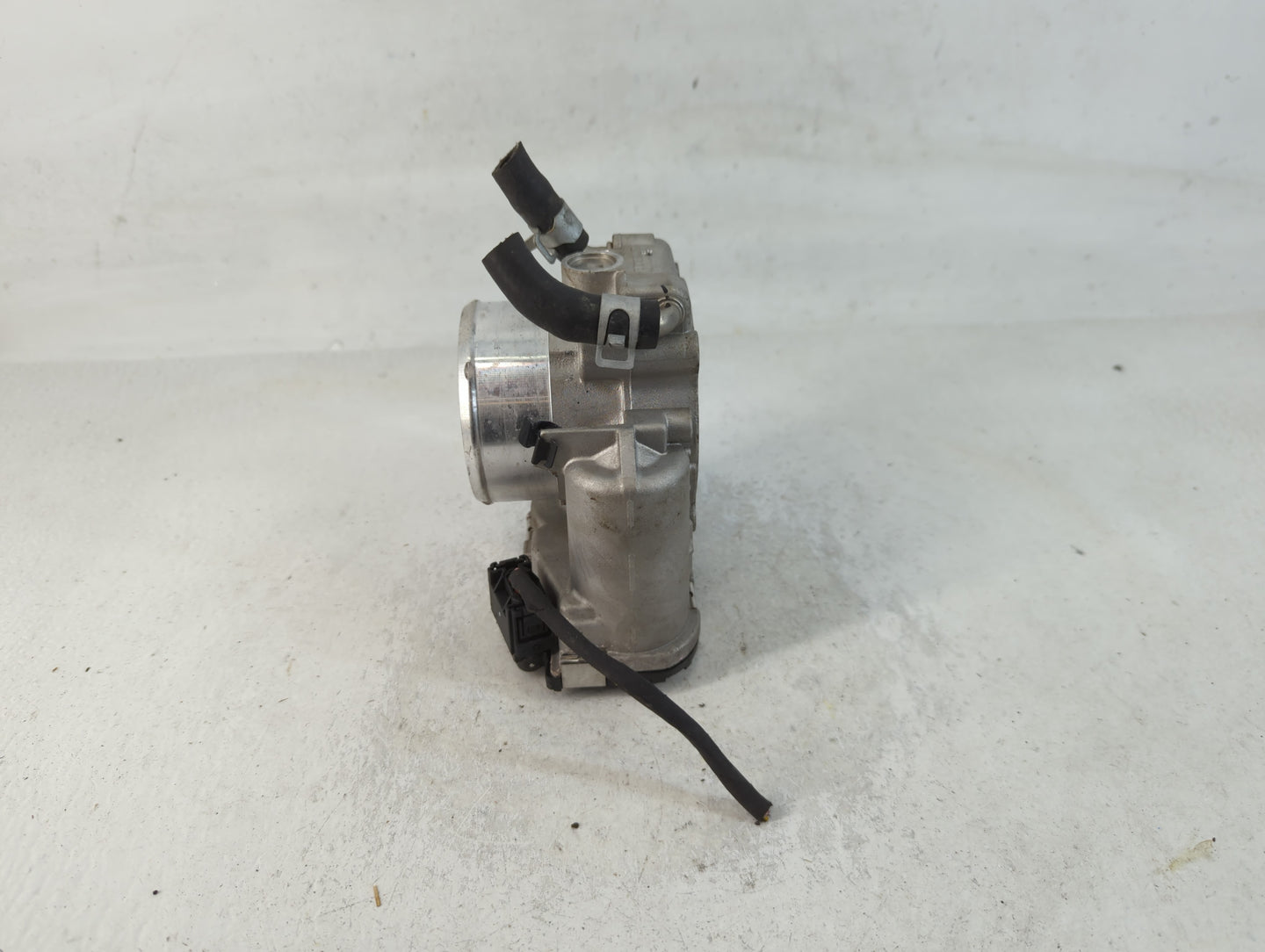 2017-2021 Kia Sportage Throttle Body P/N:35100-2G600 Fits Fits 2015 2016 2017 2018 2019 2020 2021 OEM Used Auto Parts - Oemu