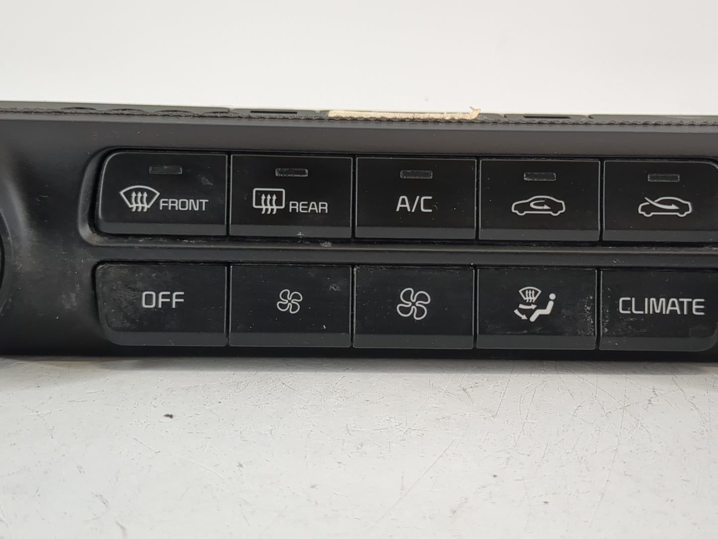 2022 Kia Stinger Climate Control Module Temperature AC/Heater Replacement P/N:97250-J5000 Fits OEM Used Auto Parts - Oemused