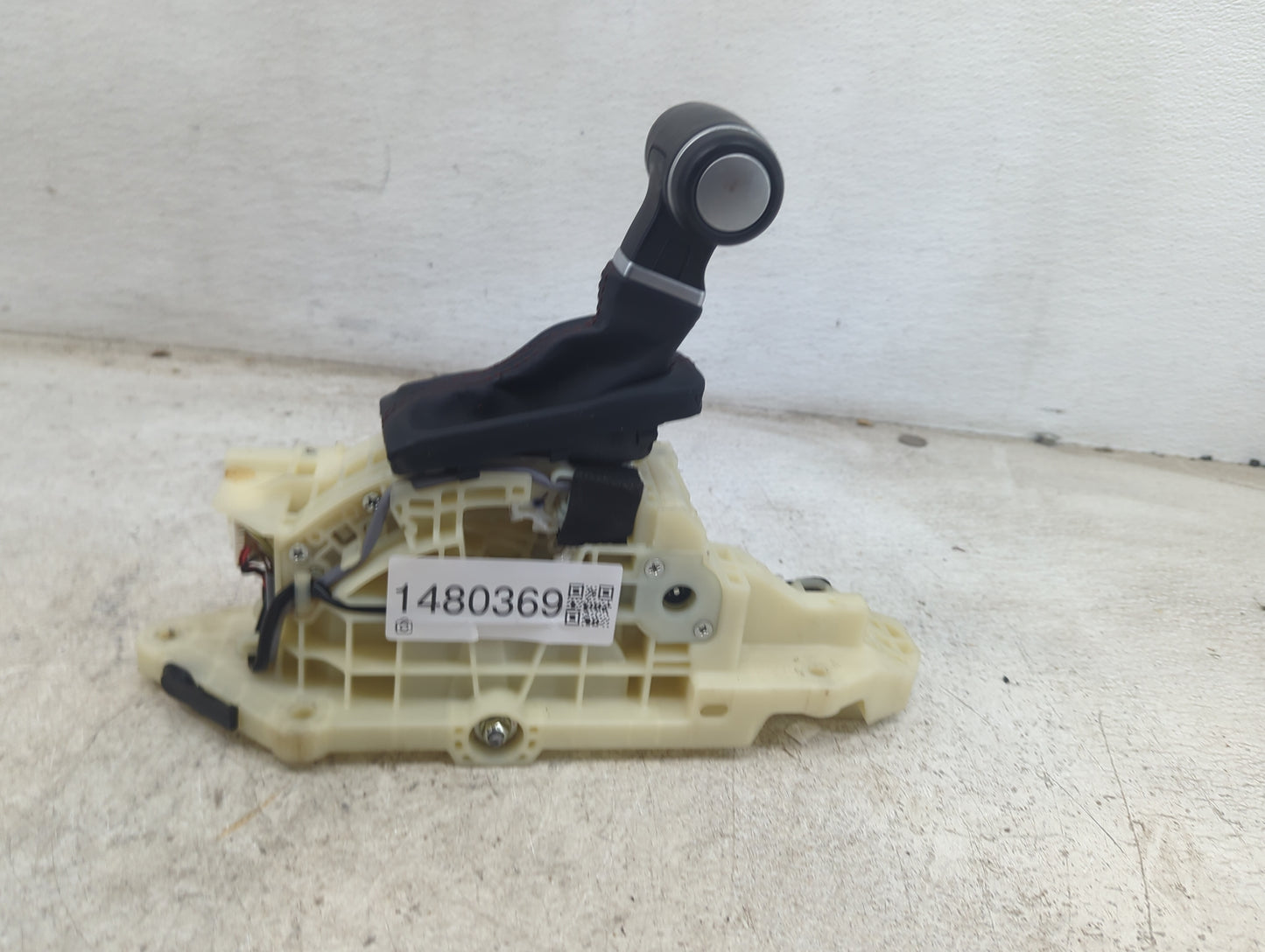 2022 Kia Stinger Floor Console Assembly Shifter - Oemusedautoparts1.com