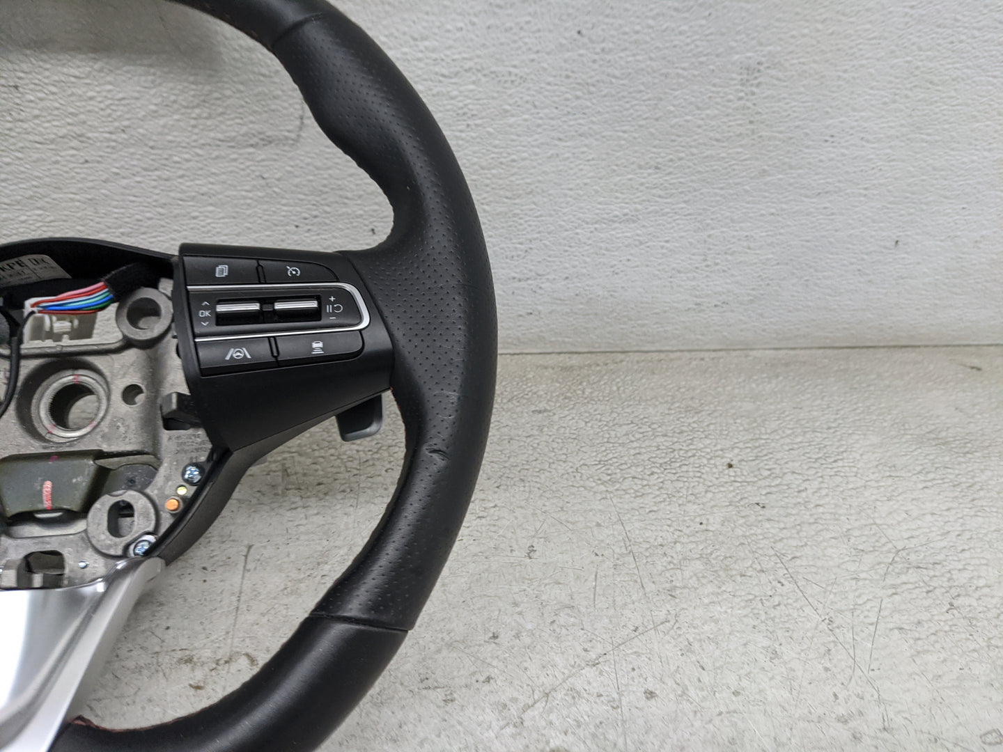 2022 Kia Stinger Steering Wheel Oem Black - Oemusedautoparts1.com