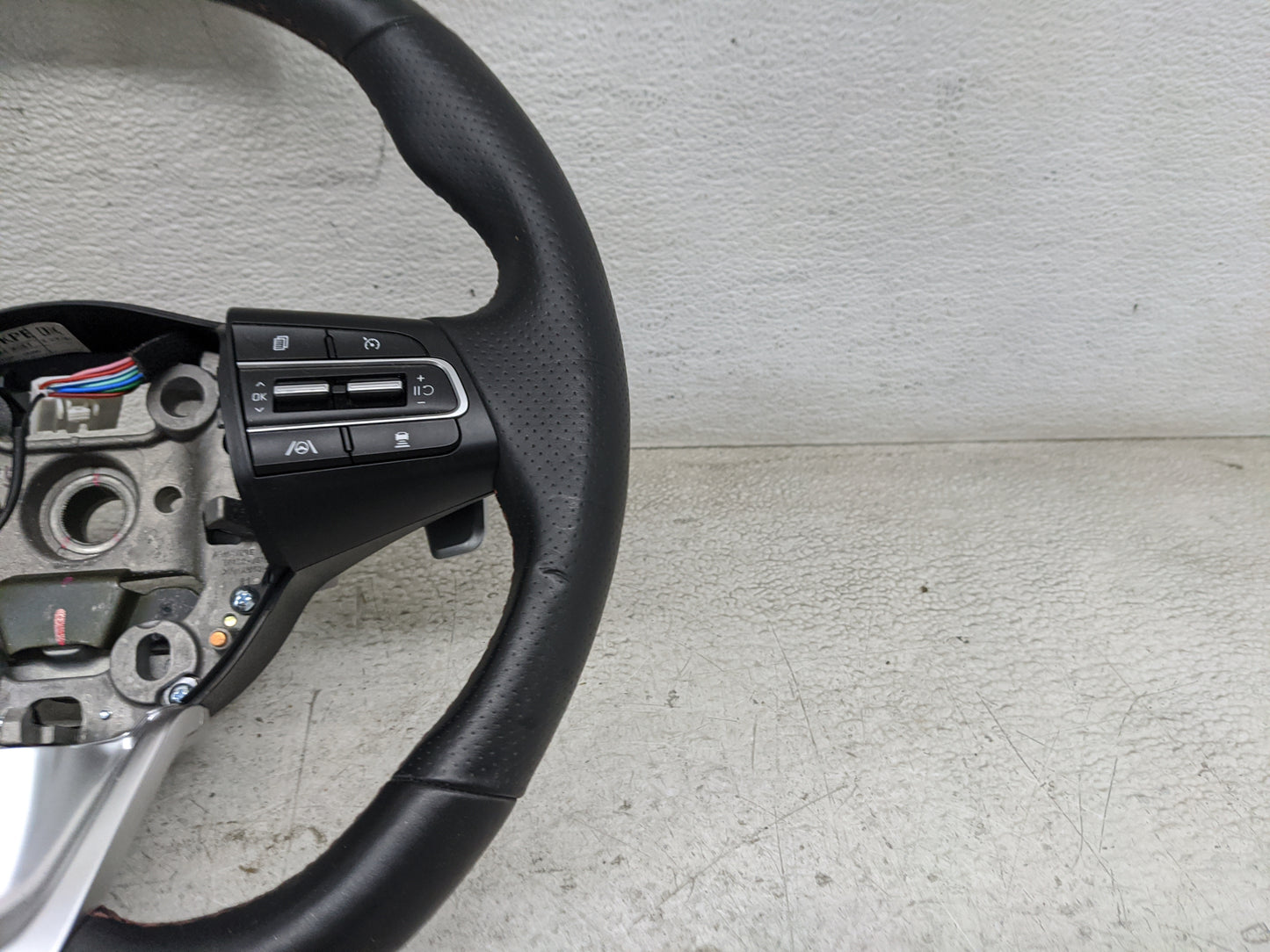 2022 Kia Stinger Steering Wheel Oem Black - Oemusedautoparts1.com