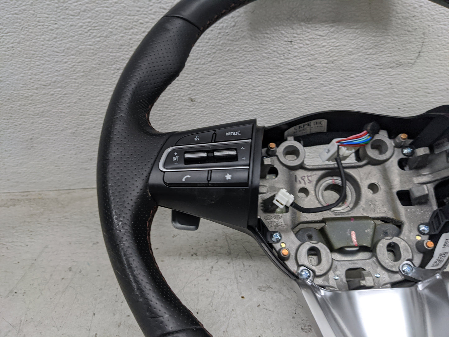 2022 Kia Stinger Steering Wheel Oem Black - Oemusedautoparts1.com