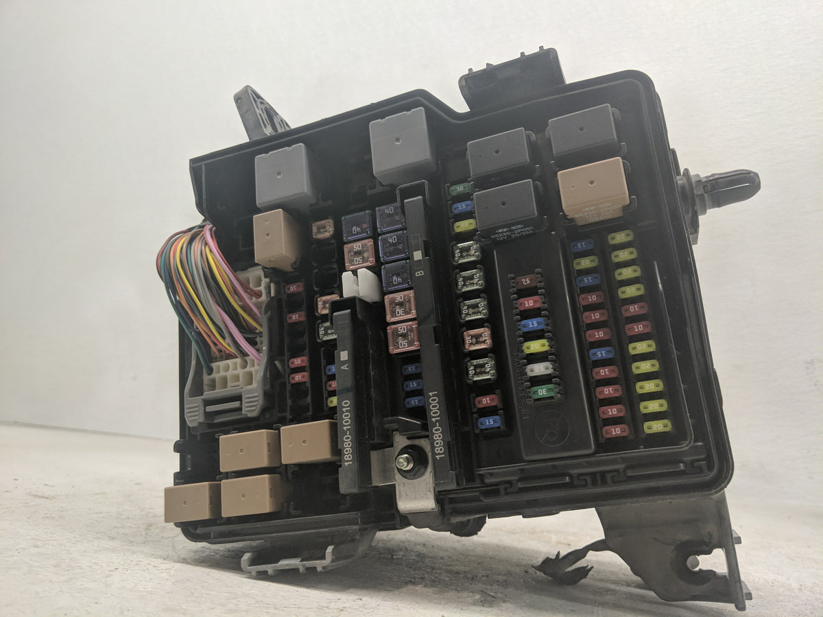 2020-2022 Kia Telluride Fusebox Fuse Box Panel Relay Module P/N:91956-S9060 Fits Fits 2020 2021 2022 OEM Used Auto Parts - O