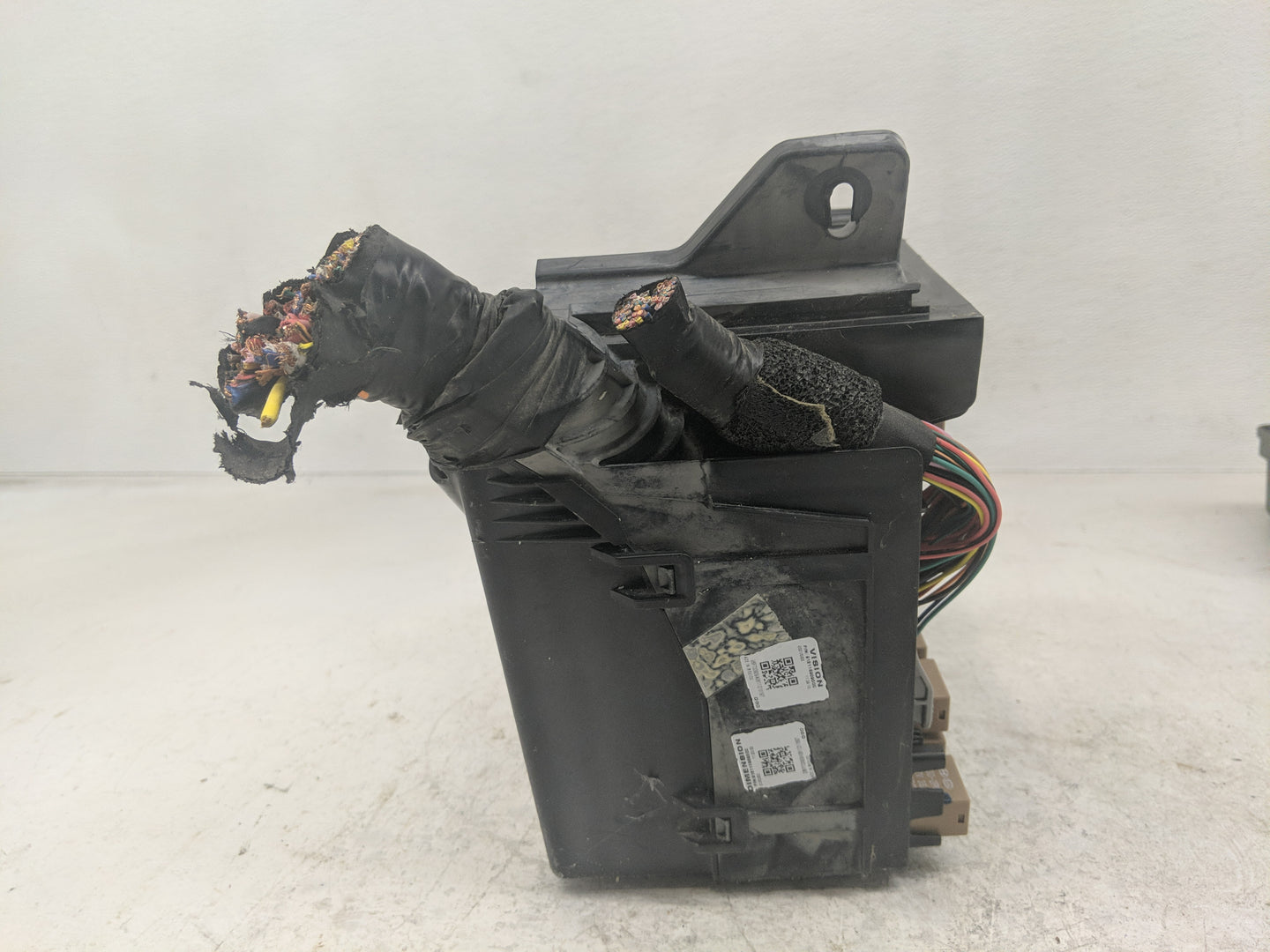 2020-2022 Kia Telluride Fusebox Fuse Box Panel Relay Module P/N:91956-S9060 Fits Fits 2020 2021 2022 OEM Used Auto Parts - O