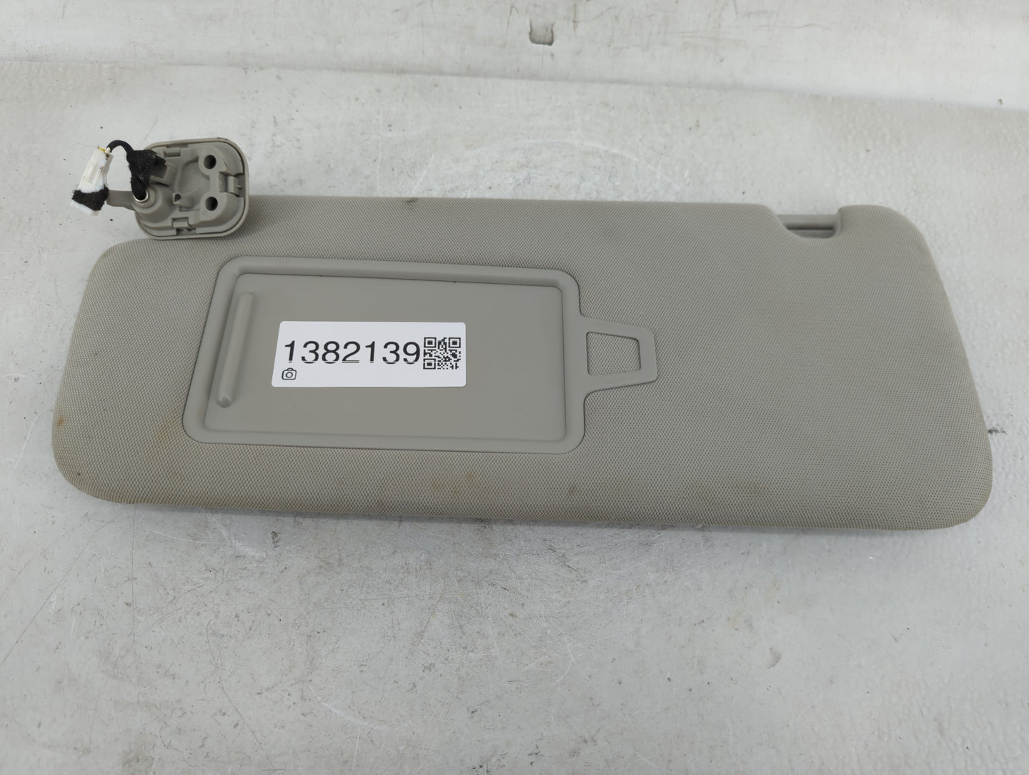 2020-2022 Kia Telluride Sun Visor Shade Replacement Passenger Right Mirror Fits Fits 2020 2021 2022 OEM Used Auto Parts - Oe
