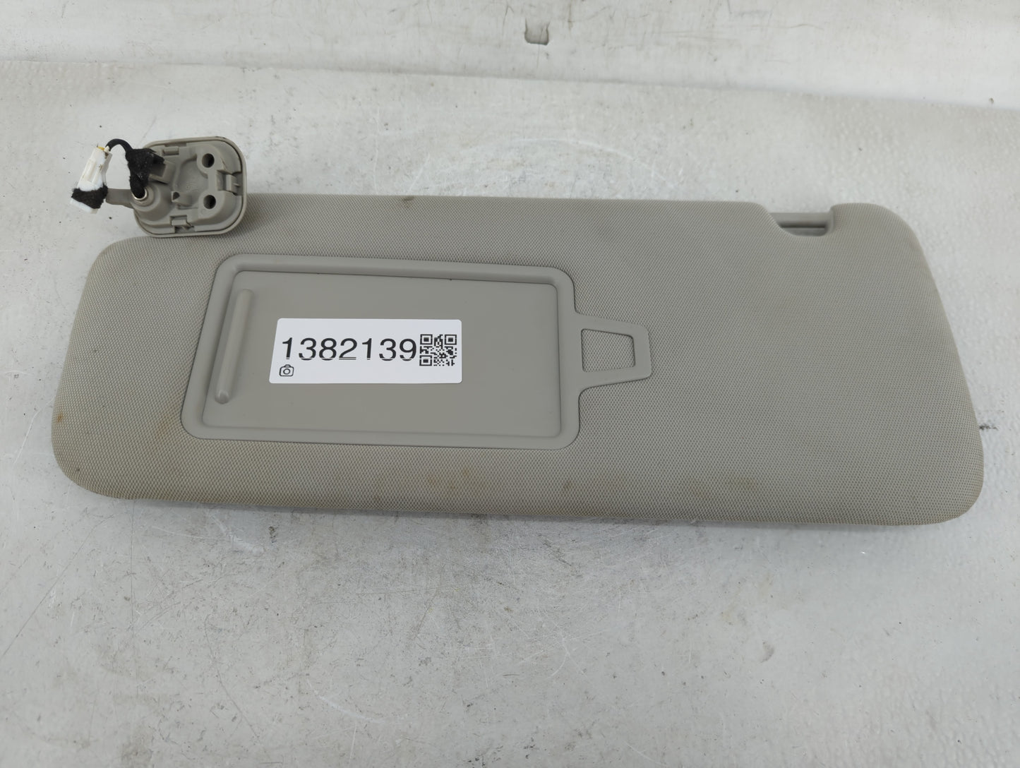 2020-2022 Kia Telluride Sun Visor Shade Replacement Passenger Right Mirror Fits Fits 2020 2021 2022 OEM Used Auto Parts - Oe