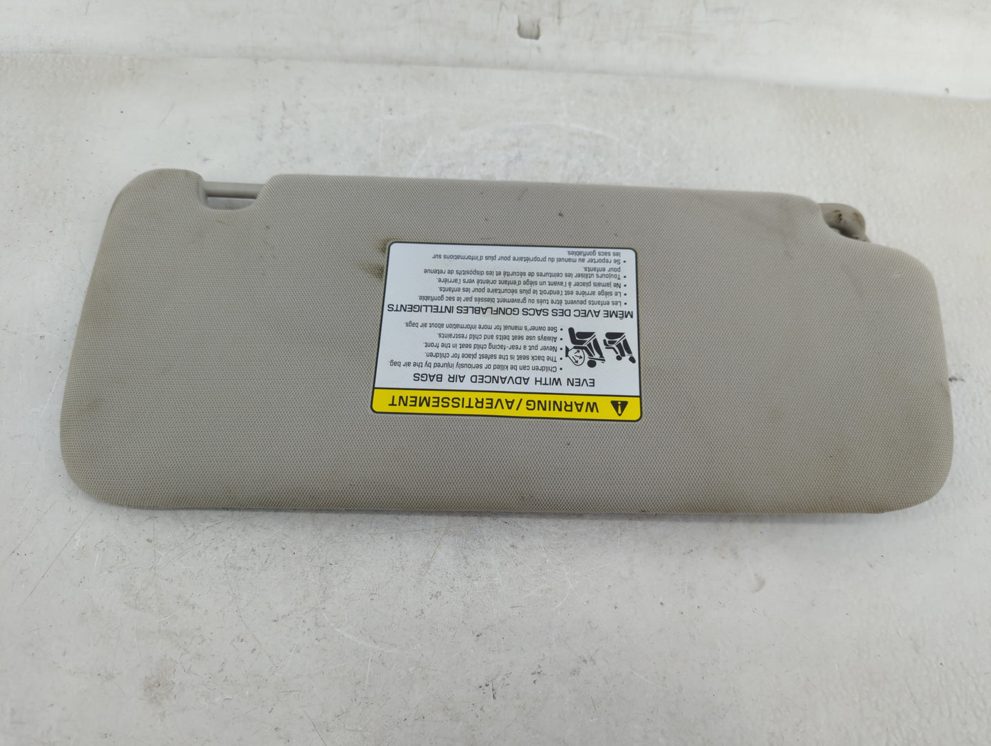 2020-2022 Kia Telluride Sun Visor Shade Replacement Passenger Right Mirror Fits Fits 2020 2021 2022 OEM Used Auto Parts - Oe