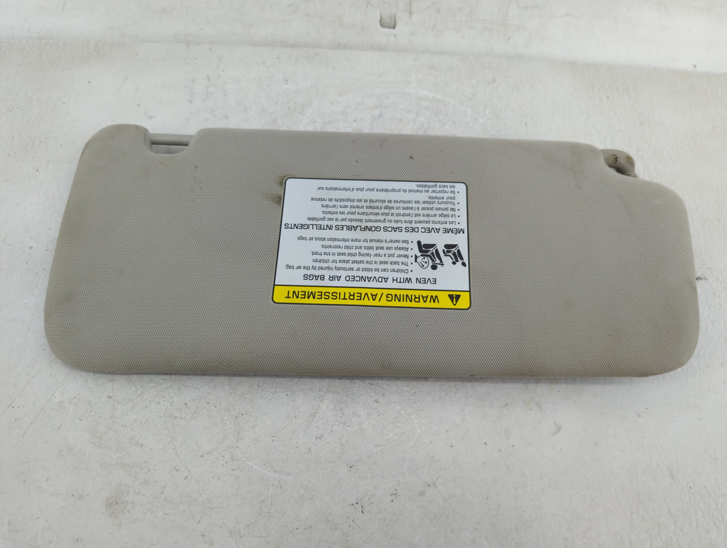 2020-2022 Kia Telluride Sun Visor Shade Replacement Passenger Right Mirror Fits Fits 2020 2021 2022 OEM Used Auto Parts - Oe