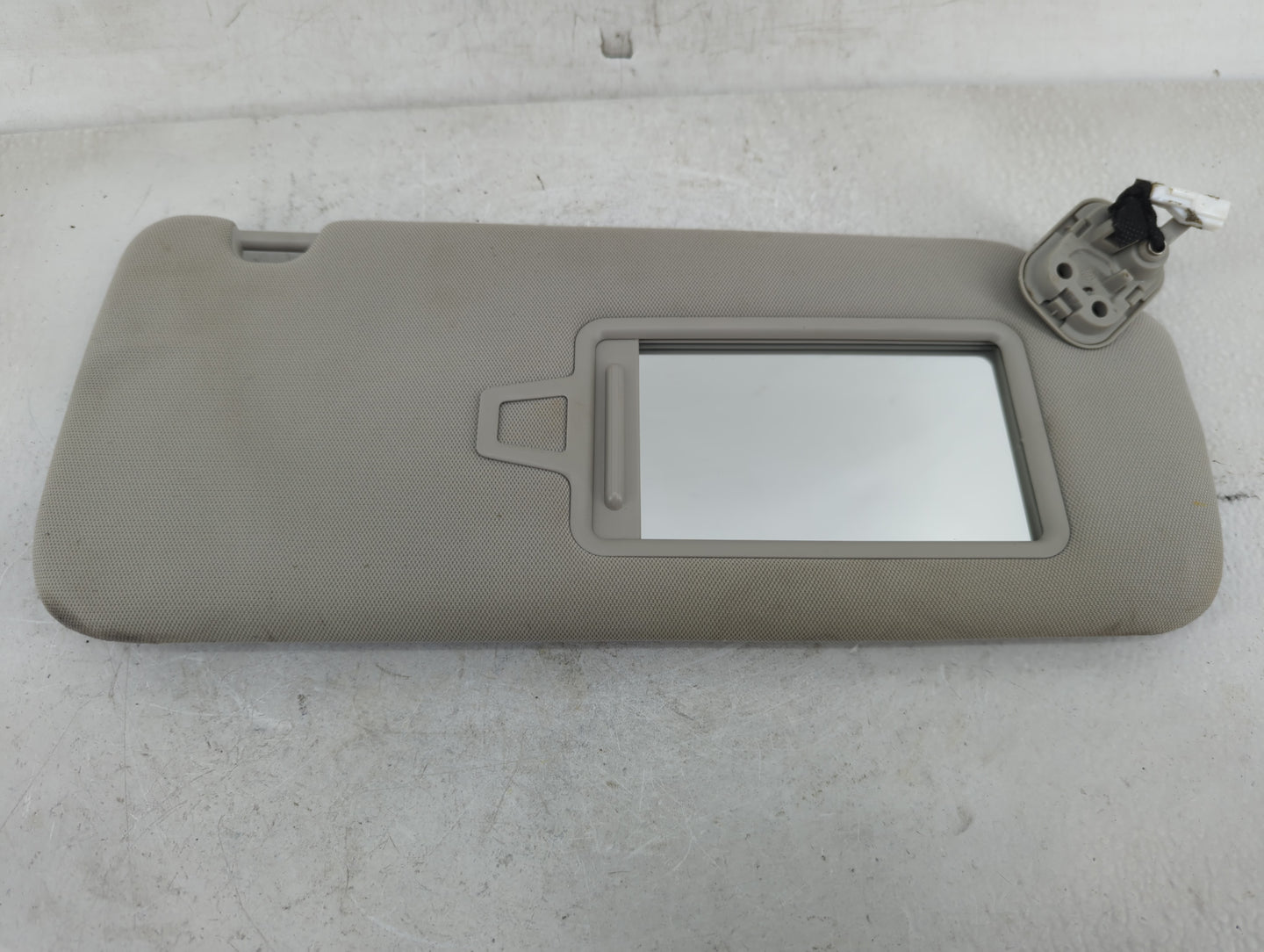 2020-2022 Kia Telluride Sun Visor Shade Replacement Passenger Right Mirror Fits Fits 2020 2021 2022 OEM Used Auto Parts - Oe
