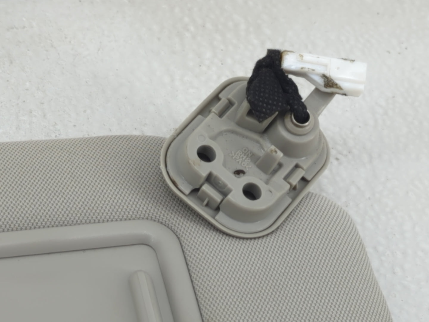 2020-2022 Kia Telluride Sun Visor Shade Replacement Passenger Right Mirror Fits Fits 2020 2021 2022 OEM Used Auto Parts - Oe