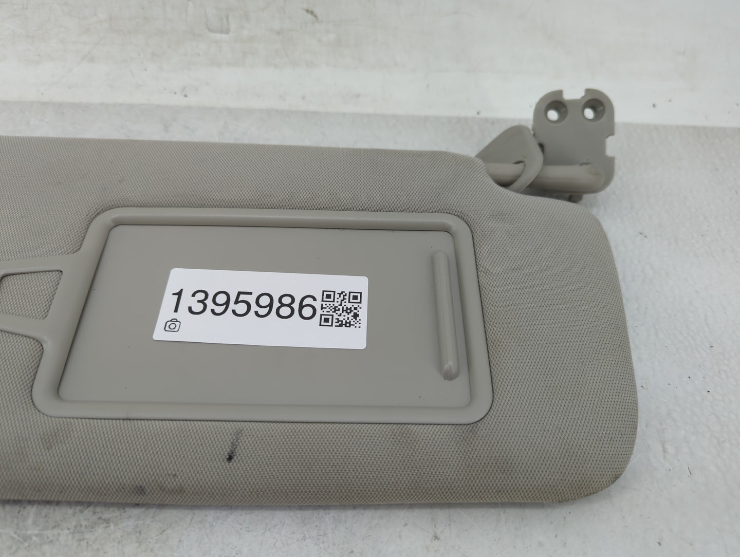 2020-2022 Kia Telluride Sun Visor Shade Replacement Passenger Right Mirror Fits Fits 2020 2021 2022 OEM Used Auto Parts - Oe