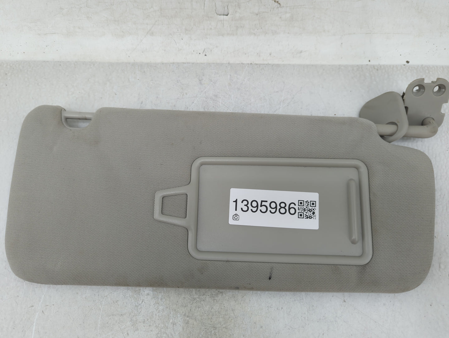 2020-2022 Kia Telluride Sun Visor Shade Replacement Passenger Right Mirror Fits Fits 2020 2021 2022 OEM Used Auto Parts - Oe