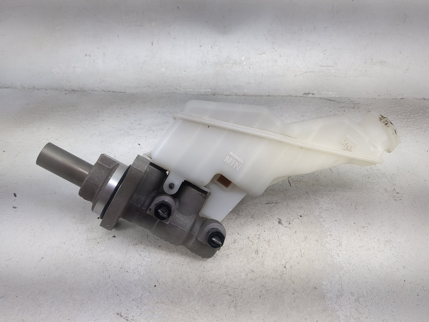 2020-2022 Kia Telluride Brake Master Cylinder 1490564 - Oemusedautoparts1.com