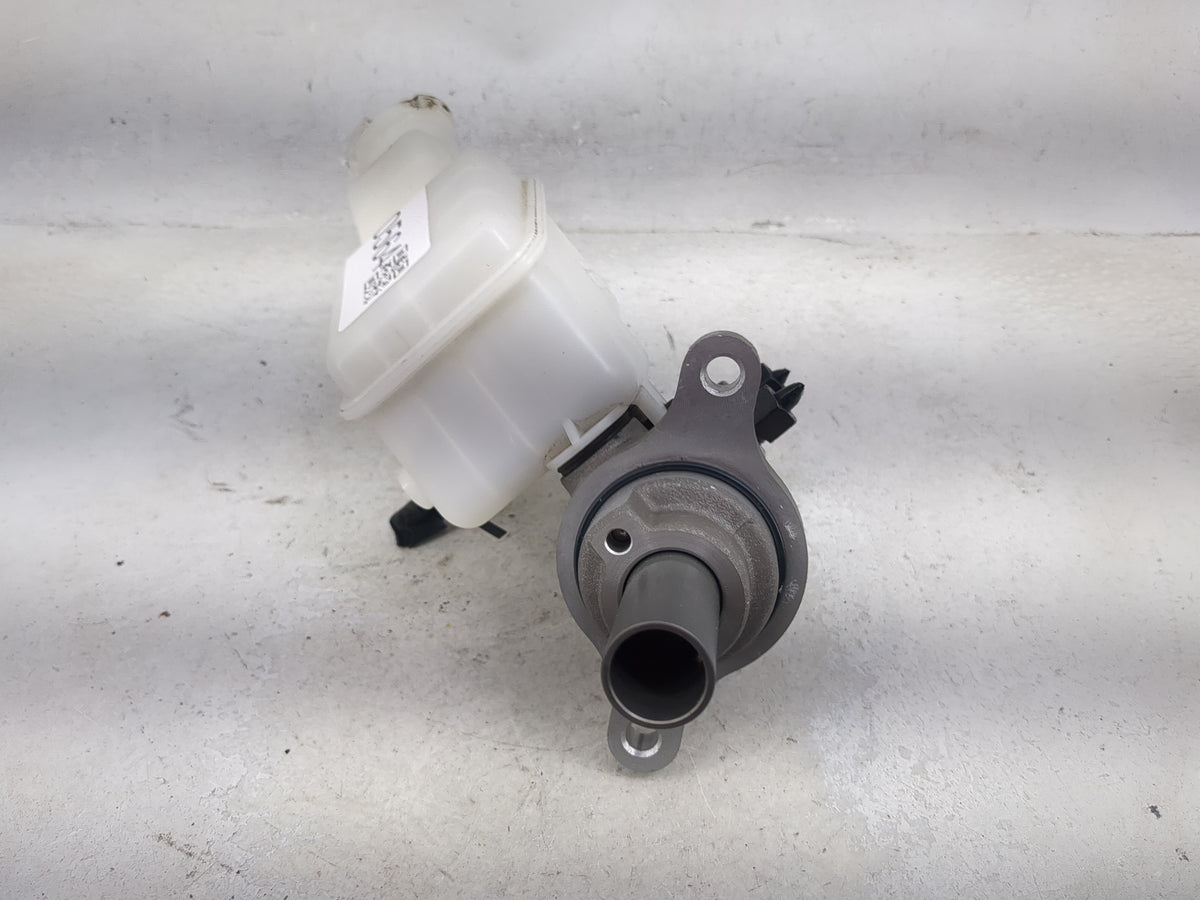 2020-2022 Kia Telluride Brake Master Cylinder 1490564 - Oemusedautoparts1.com
