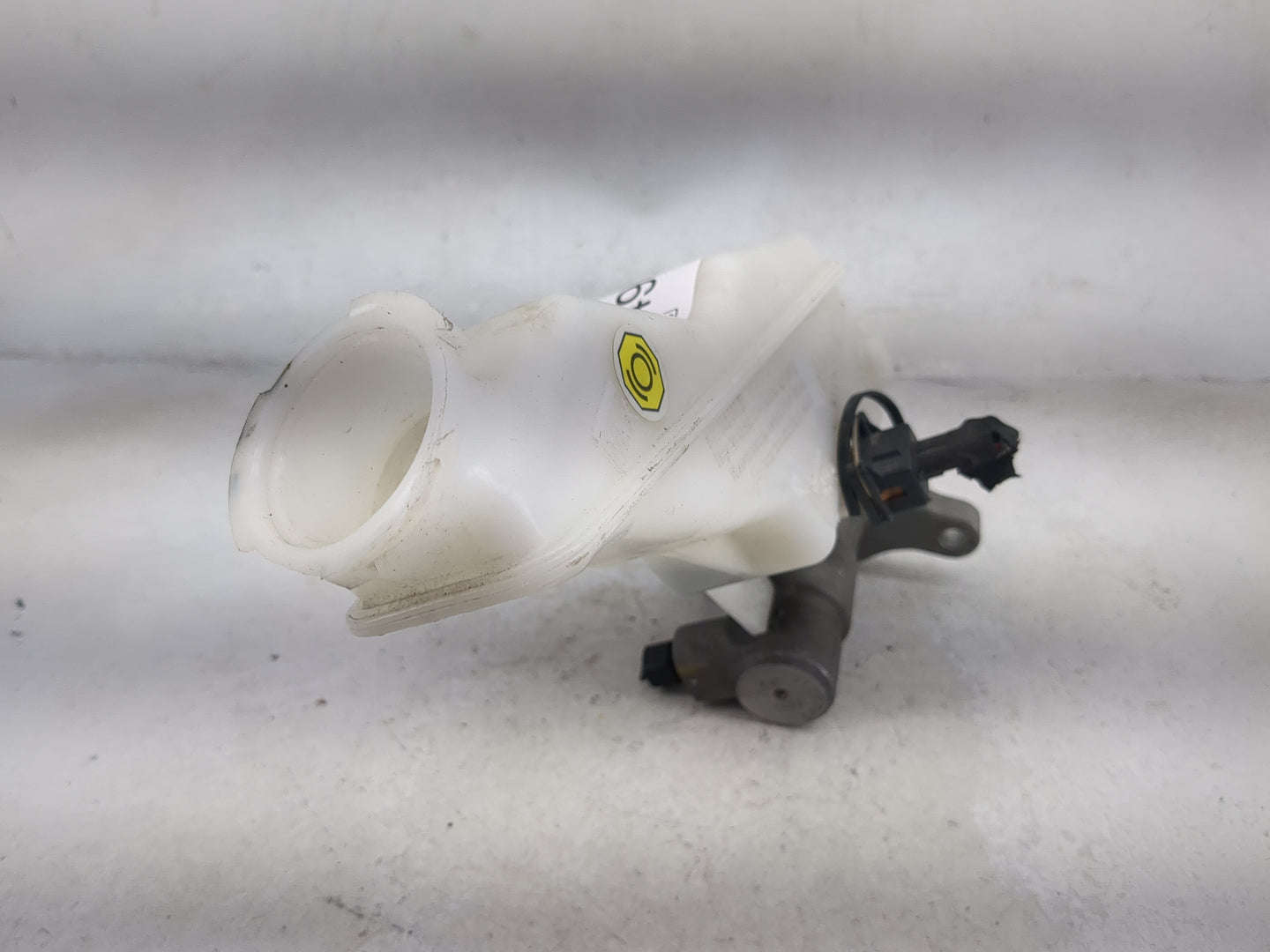 2020-2022 Kia Telluride Brake Master Cylinder 1490564 - Oemusedautoparts1.com