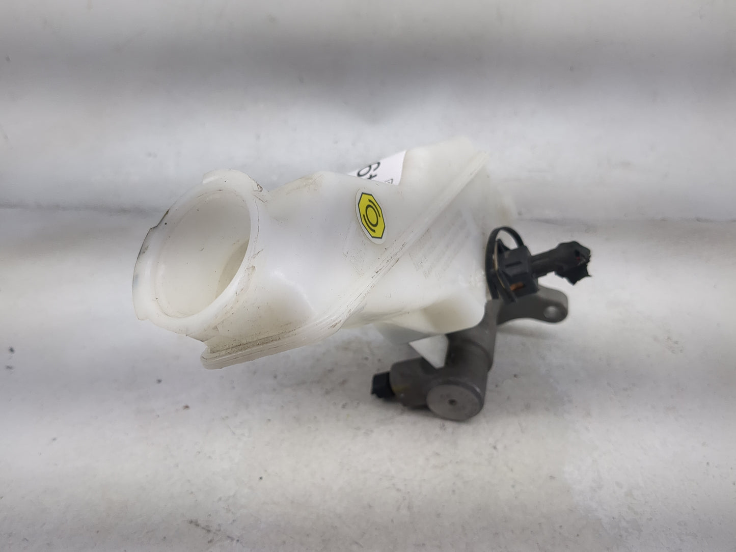 2020-2022 Kia Telluride Brake Master Cylinder 1490564 - Oemusedautoparts1.com