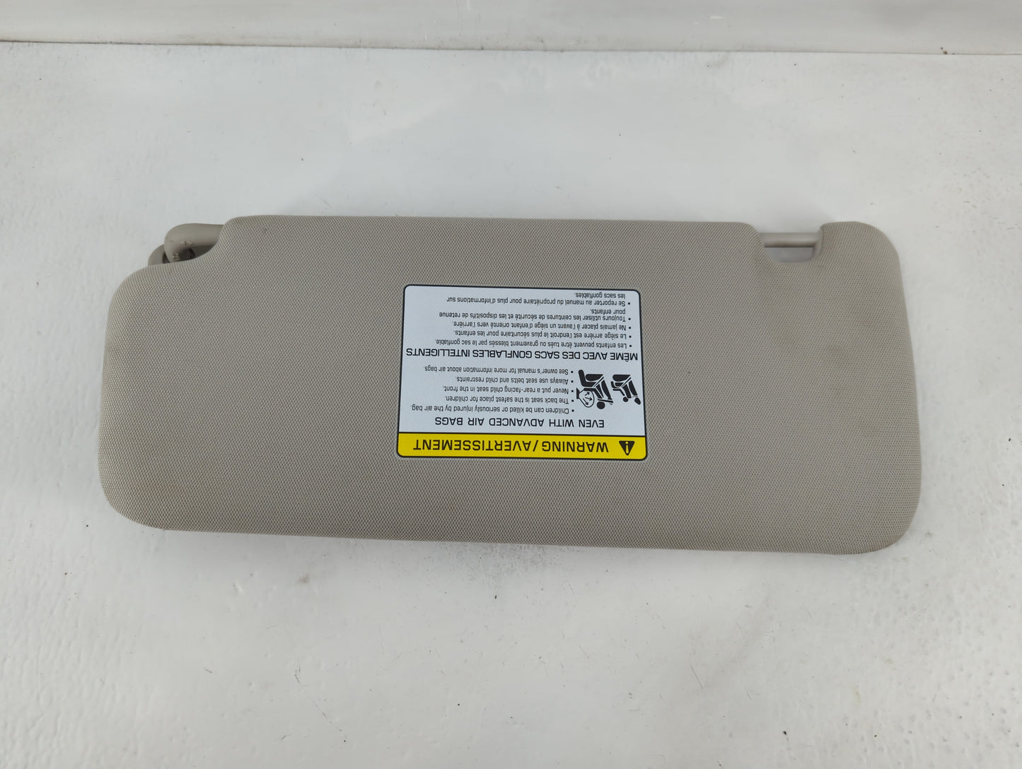 2020-2022 Kia Telluride Sun Visor Shade Replacement Passenger Right Mirror Fits Fits 2020 2021 2022 OEM Used Auto Parts - Oe