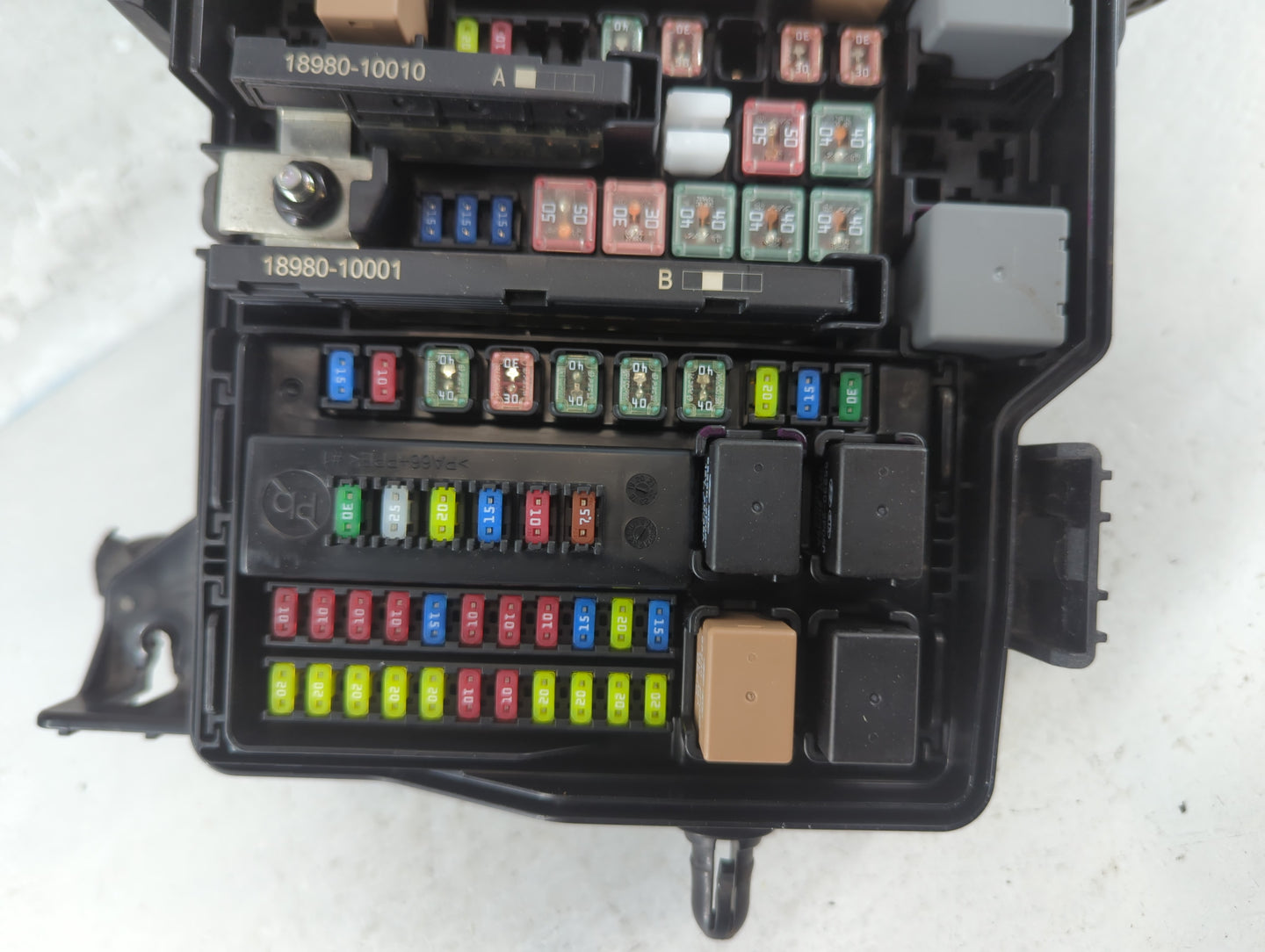 2020-2022 Kia Telluride Fusebox Fuse Box Panel Relay Module P/N:91956-S9060 Fits Fits 2020 2021 2022 OEM Used Auto Parts - O