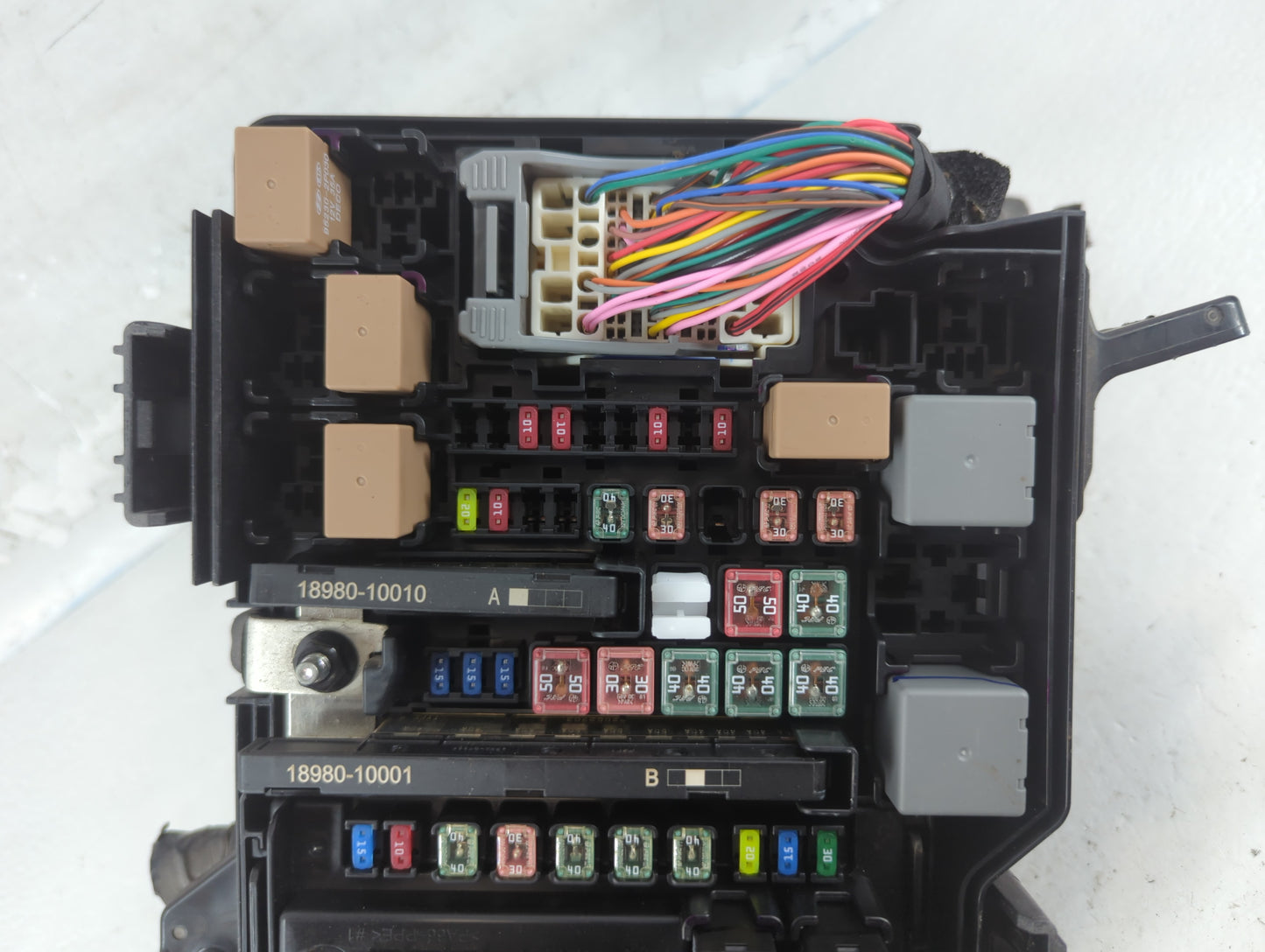 2020-2022 Kia Telluride Fusebox Fuse Box Panel Relay Module P/N:91956-S9060 Fits Fits 2020 2021 2022 OEM Used Auto Parts - O