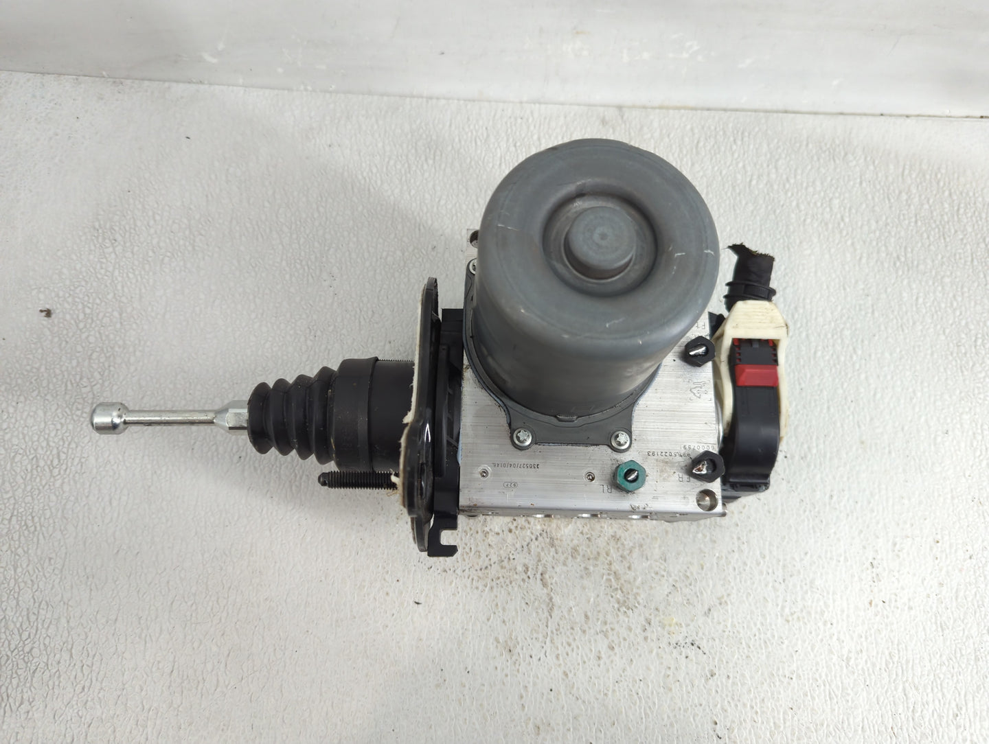 2022 Land Rover Defender ABS Pump Control Module Replacement Fits OEM Used Auto Parts - Oemusedautoparts1.com