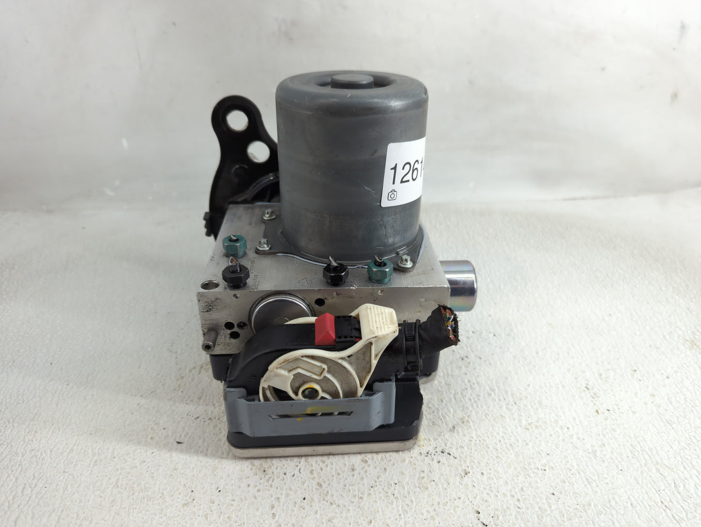 2022 Land Rover Defender ABS Pump Control Module Replacement Fits OEM Used Auto Parts - Oemusedautoparts1.com