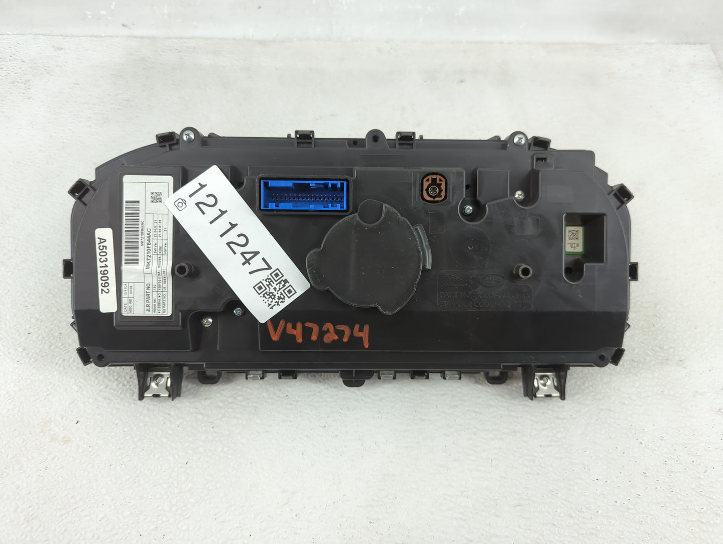 2022 Land Rover Discovery Sport Instrument Cluster Speedometer Gauges P/N:MK7210F844AC Fits OEM Used Auto Parts - Oemusedaut