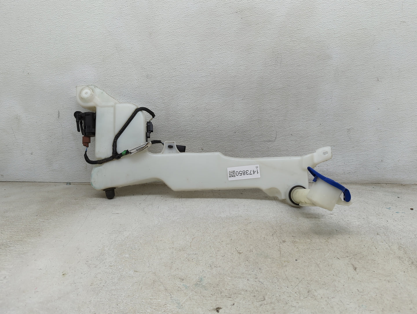 2022 Lincoln Aviator Windshield Washer Fluid Reservoir Bottle Oem - Oemusedautoparts1.com