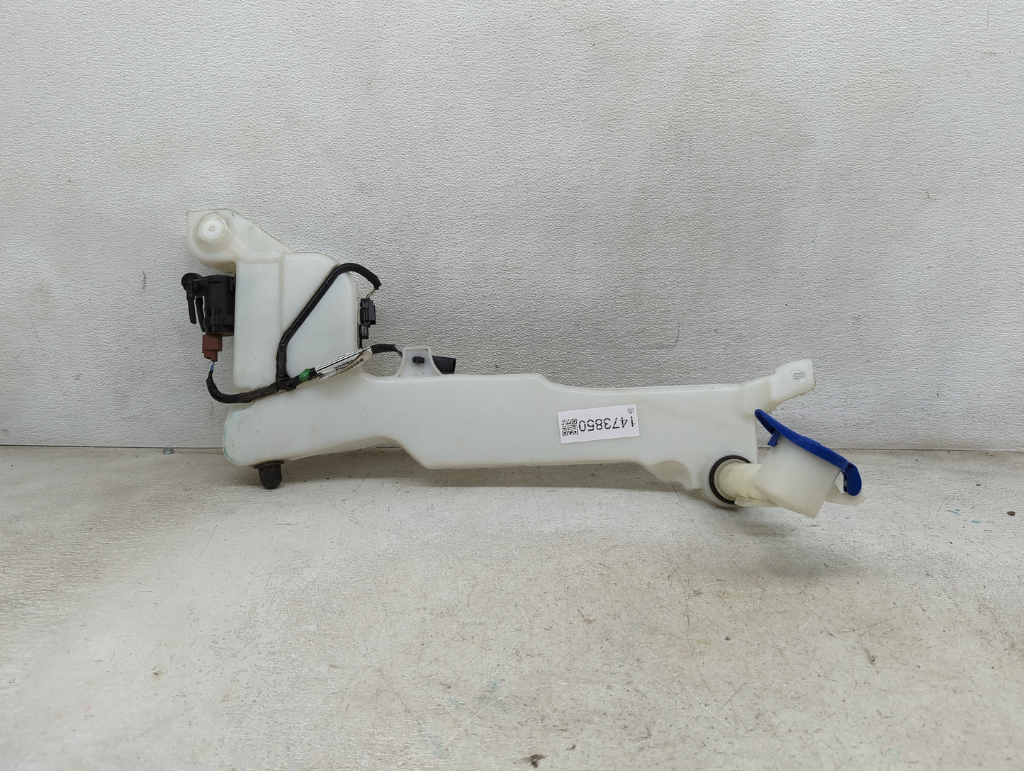 2022 Lincoln Aviator Windshield Washer Fluid Reservoir Bottle Oem - Oemusedautoparts1.com