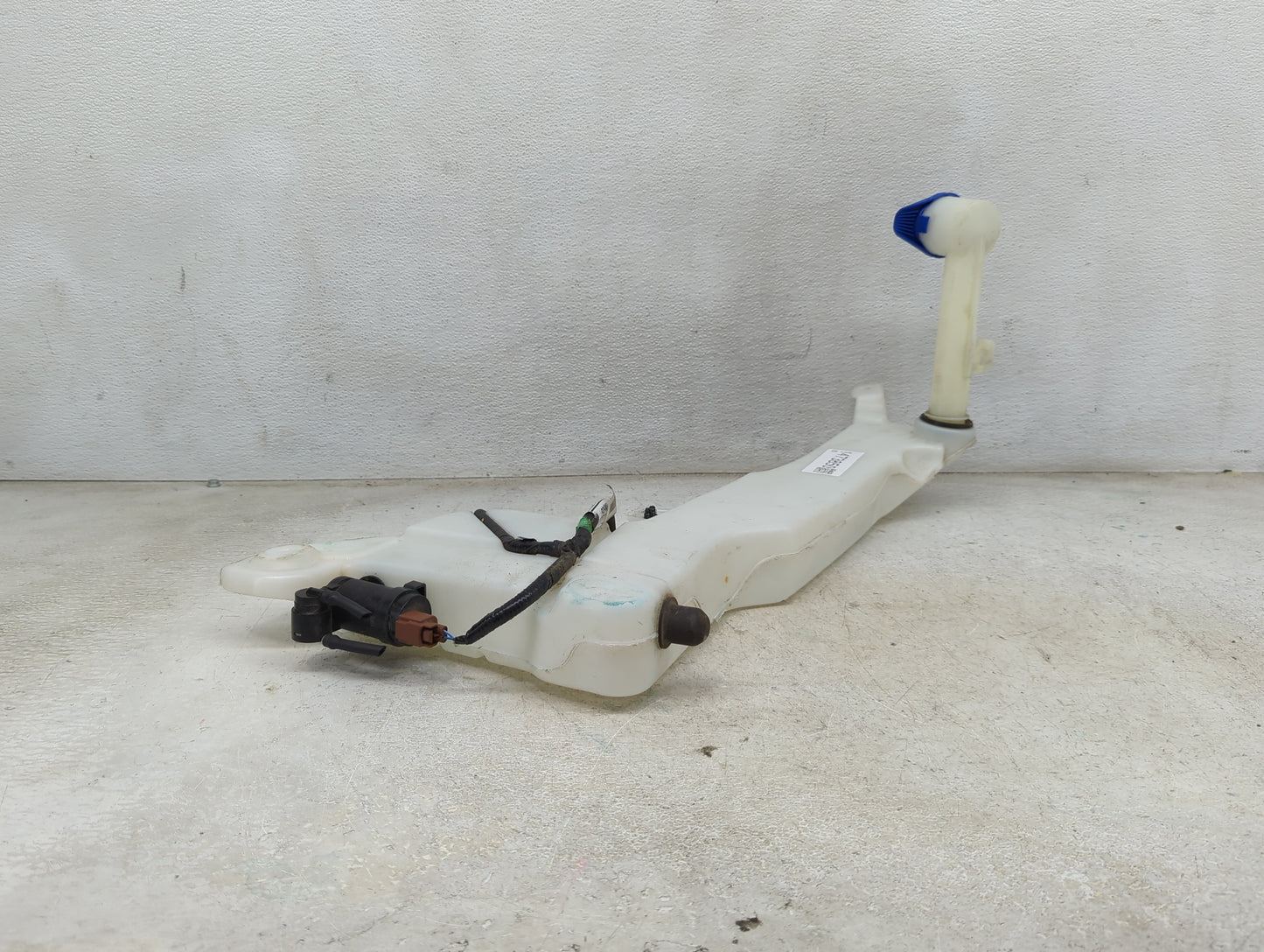 2022 Lincoln Aviator Windshield Washer Fluid Reservoir Bottle Oem - Oemusedautoparts1.com