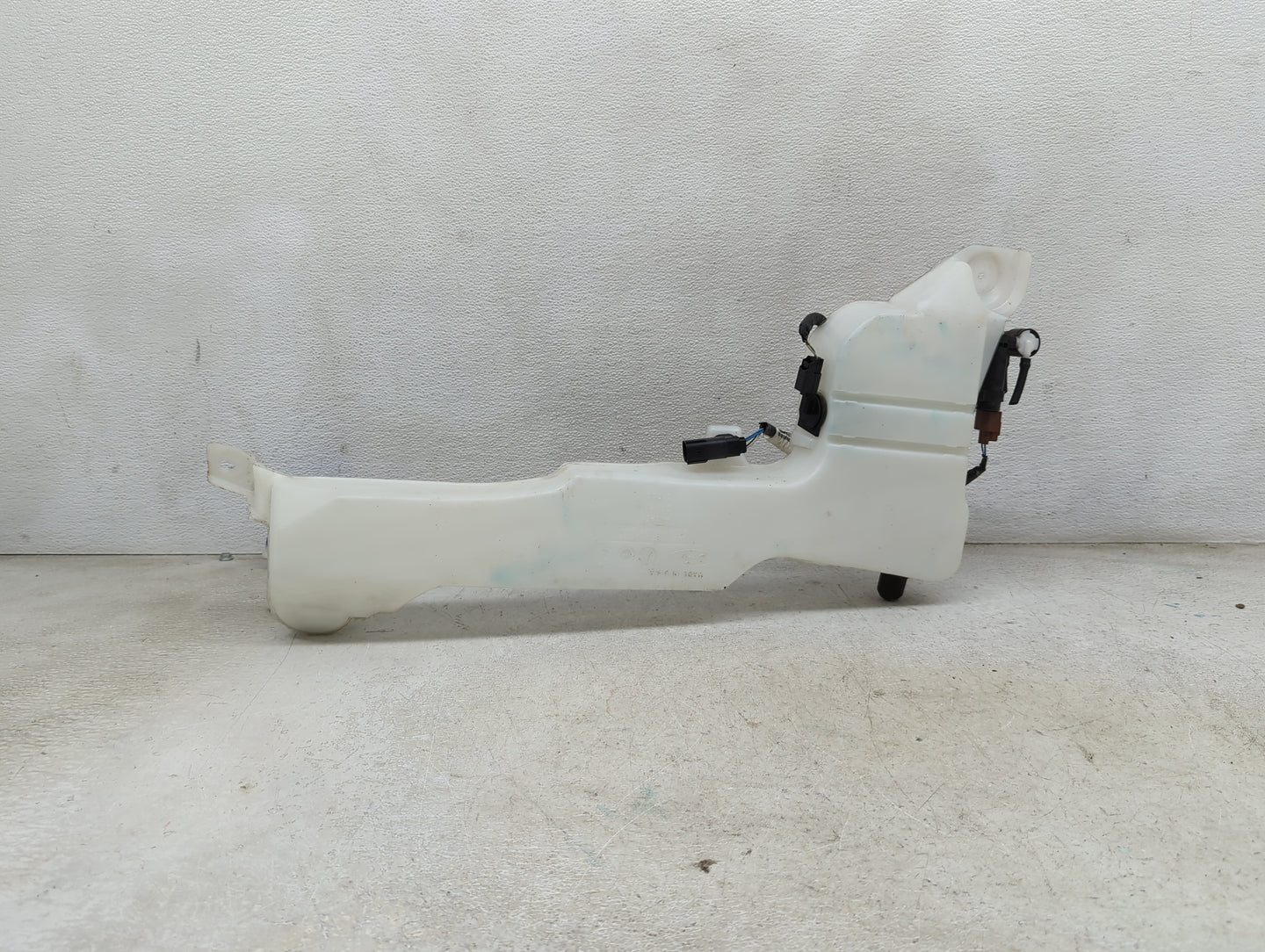 2022 Lincoln Aviator Windshield Washer Fluid Reservoir Bottle Oem - Oemusedautoparts1.com