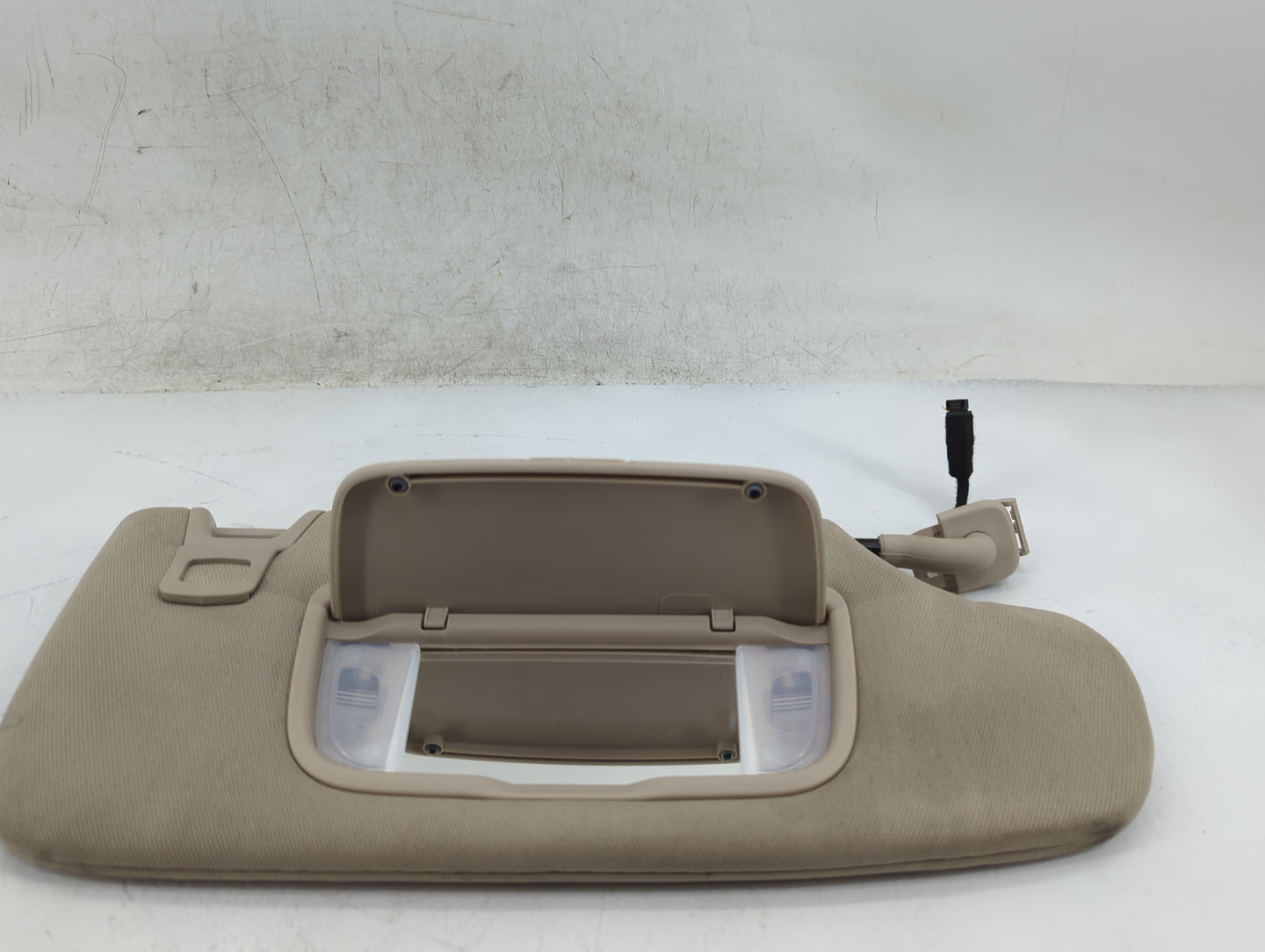 2020 Lincoln Nautilus Sun Visor Shade Replacement Passenger Right Mirror Fits OEM Used Auto Parts - Oemusedautoparts1.com