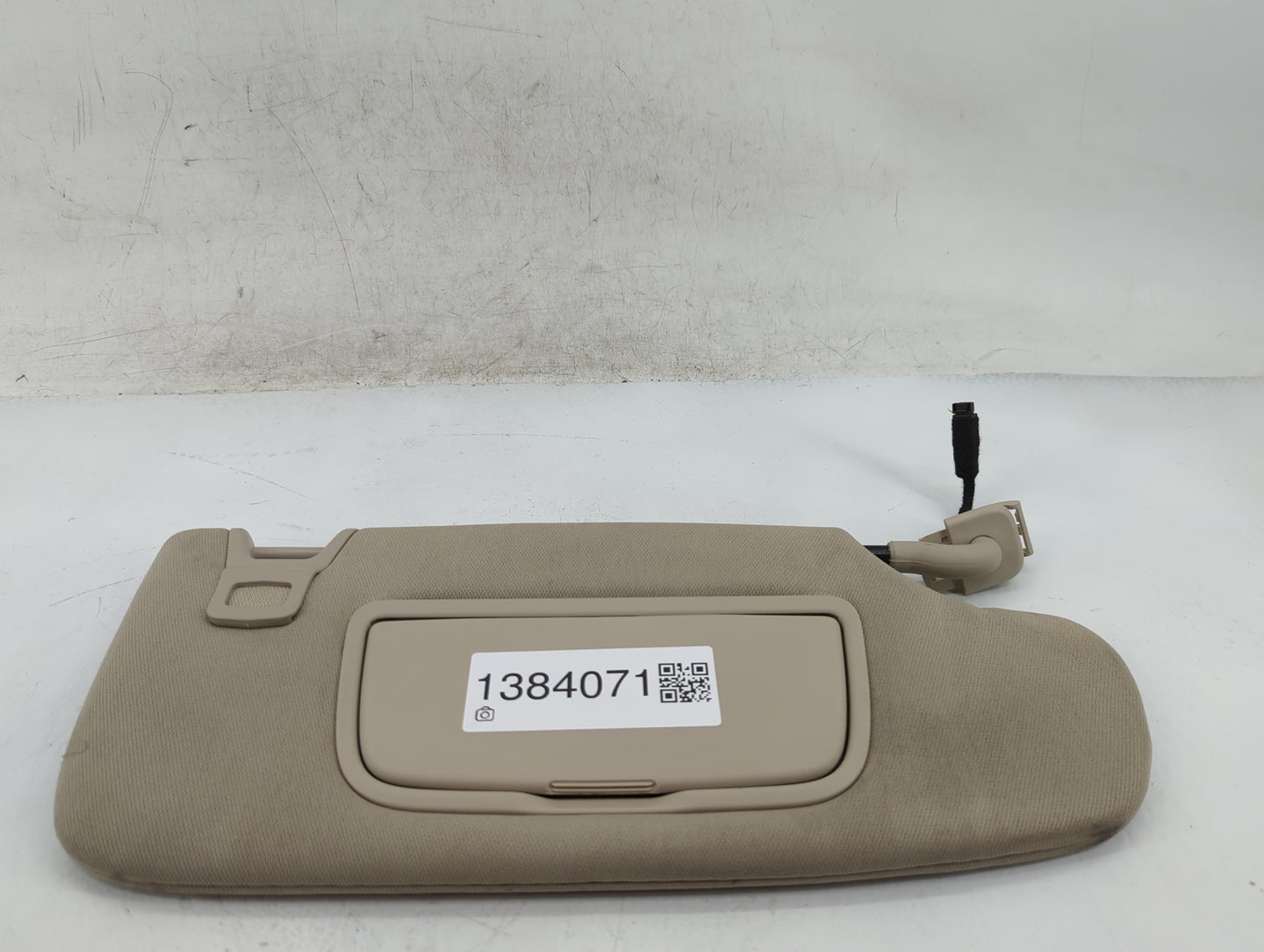 2020 Lincoln Nautilus Sun Visor Shade Replacement Passenger Right Mirror Fits OEM Used Auto Parts - Oemusedautoparts1.com