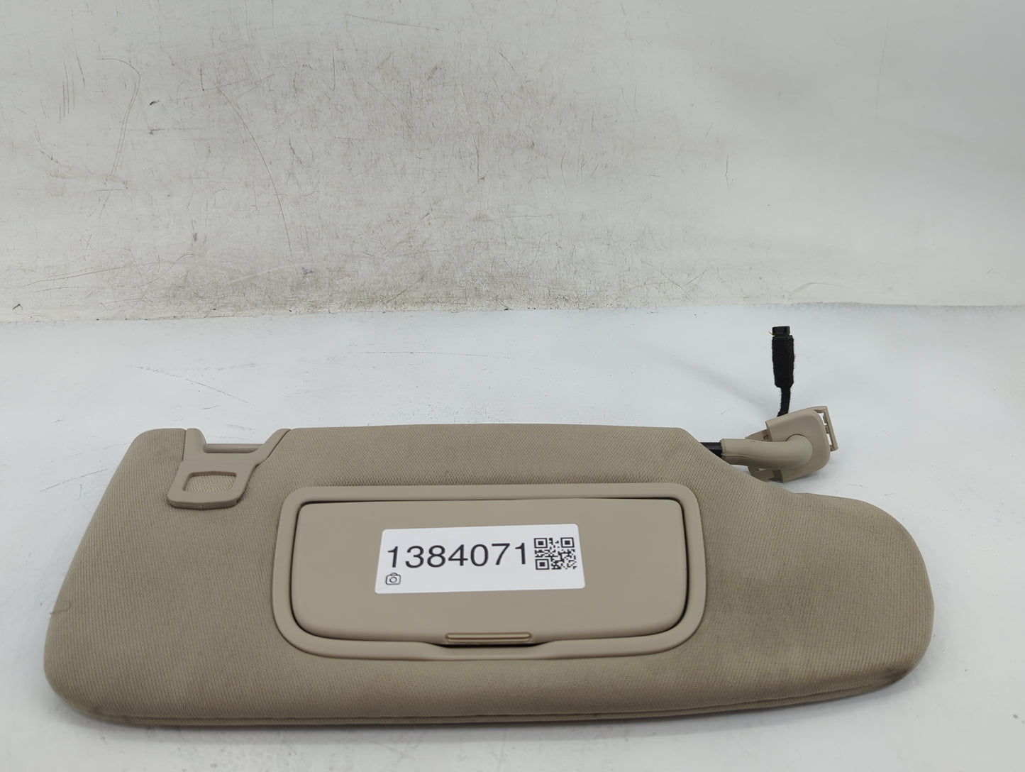 2020 Lincoln Nautilus Sun Visor Shade Replacement Passenger Right Mirror Fits OEM Used Auto Parts - Oemusedautoparts1.com