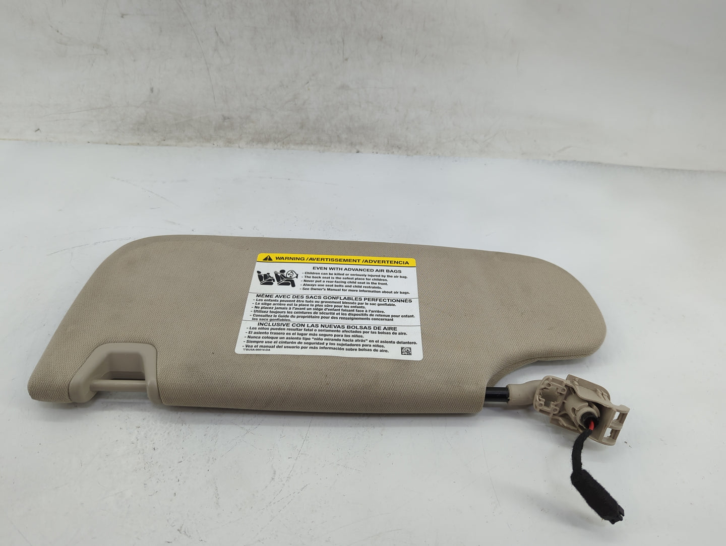 2020 Lincoln Nautilus Sun Visor Shade Replacement Passenger Right Mirror Fits OEM Used Auto Parts - Oemusedautoparts1.com