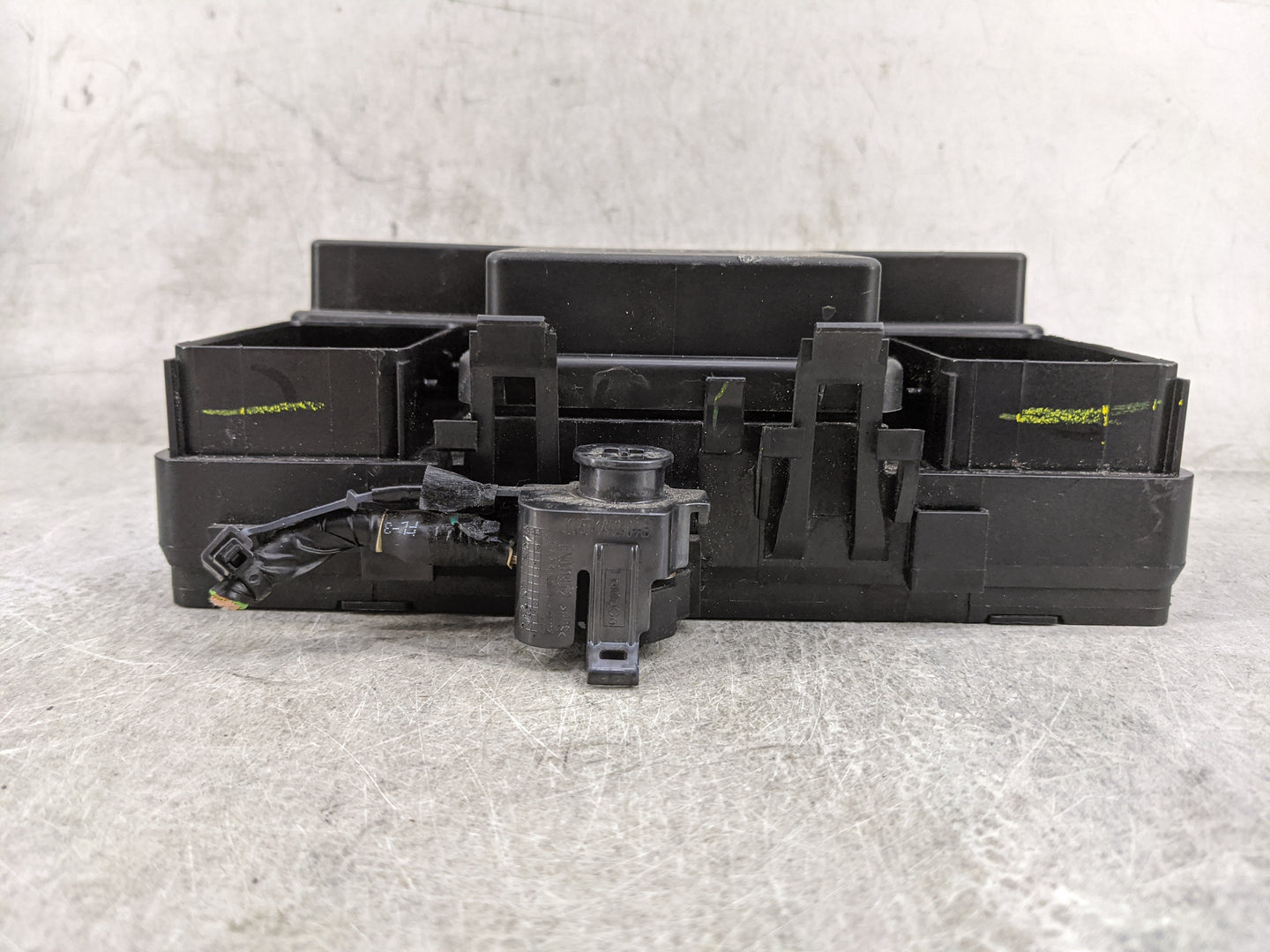 2019-2020 Lincoln Nautilus Fusebox Fuse Box Panel Relay Module P/N:M2QT14D068BA Fits Fits 2019 2020 OEM Used Auto Parts - Oe